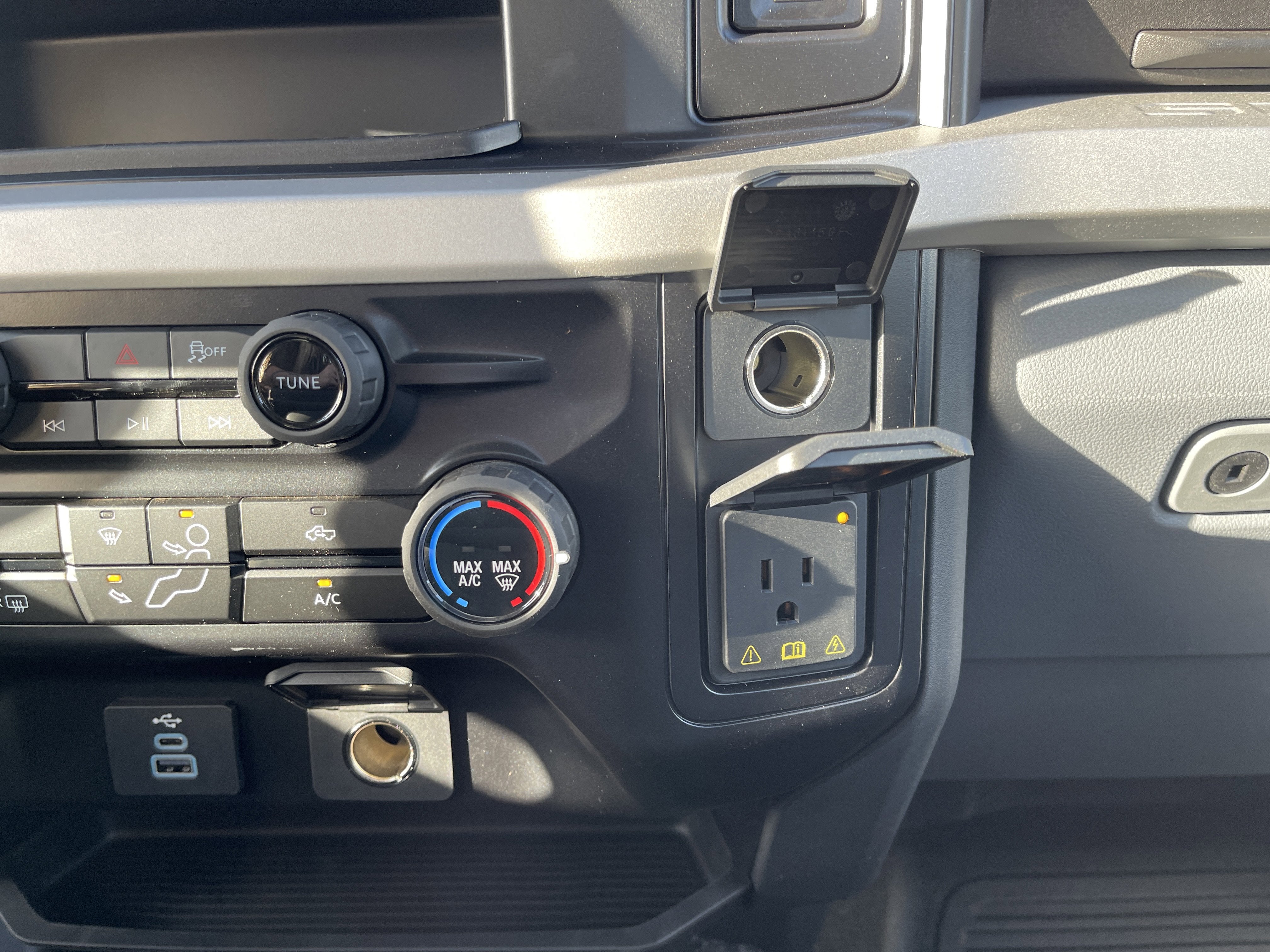 2026 Ford Super Duty F-600 DRW XLT