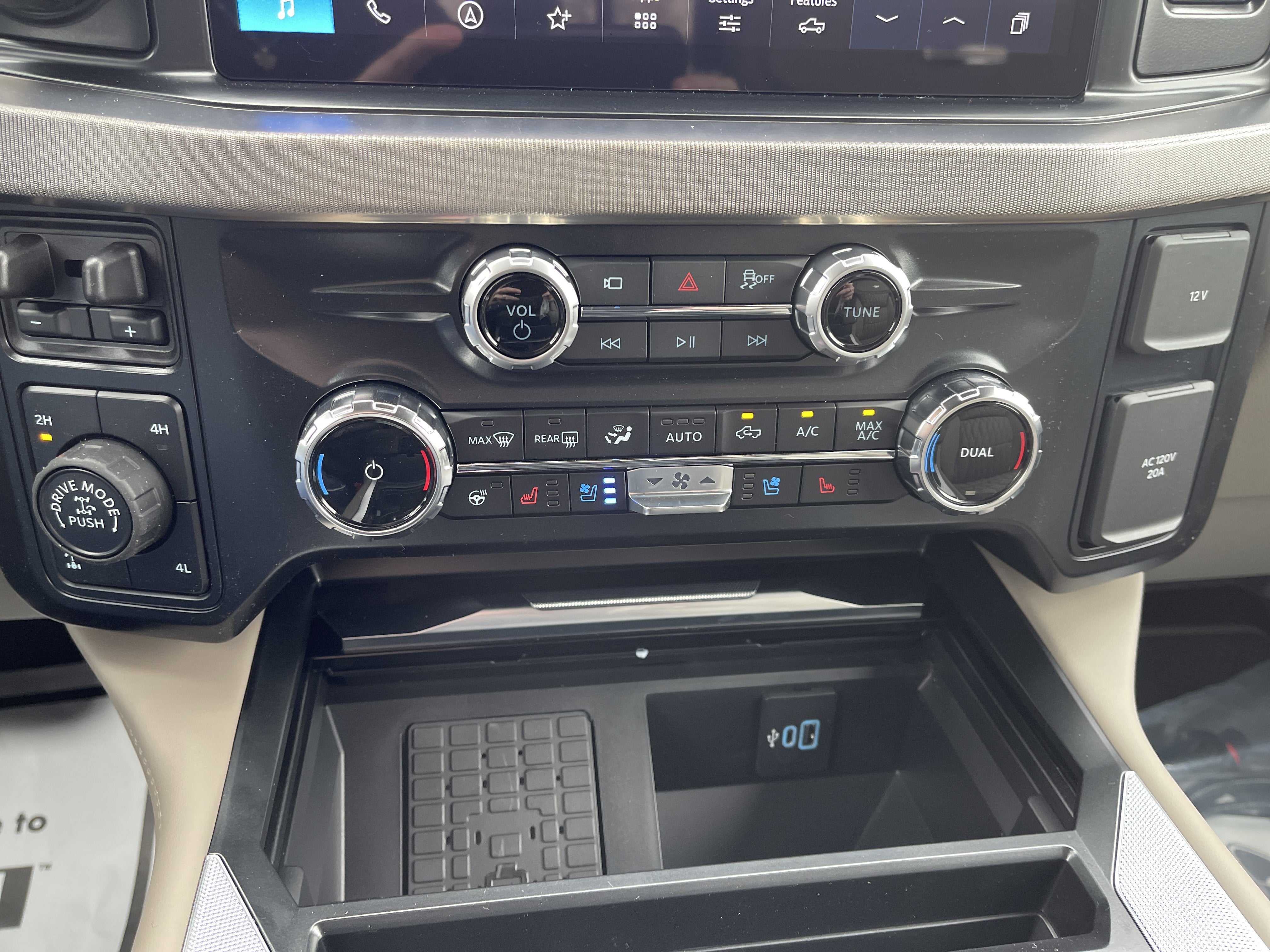 2026 Ford Super Duty F-350 SRW Platinum