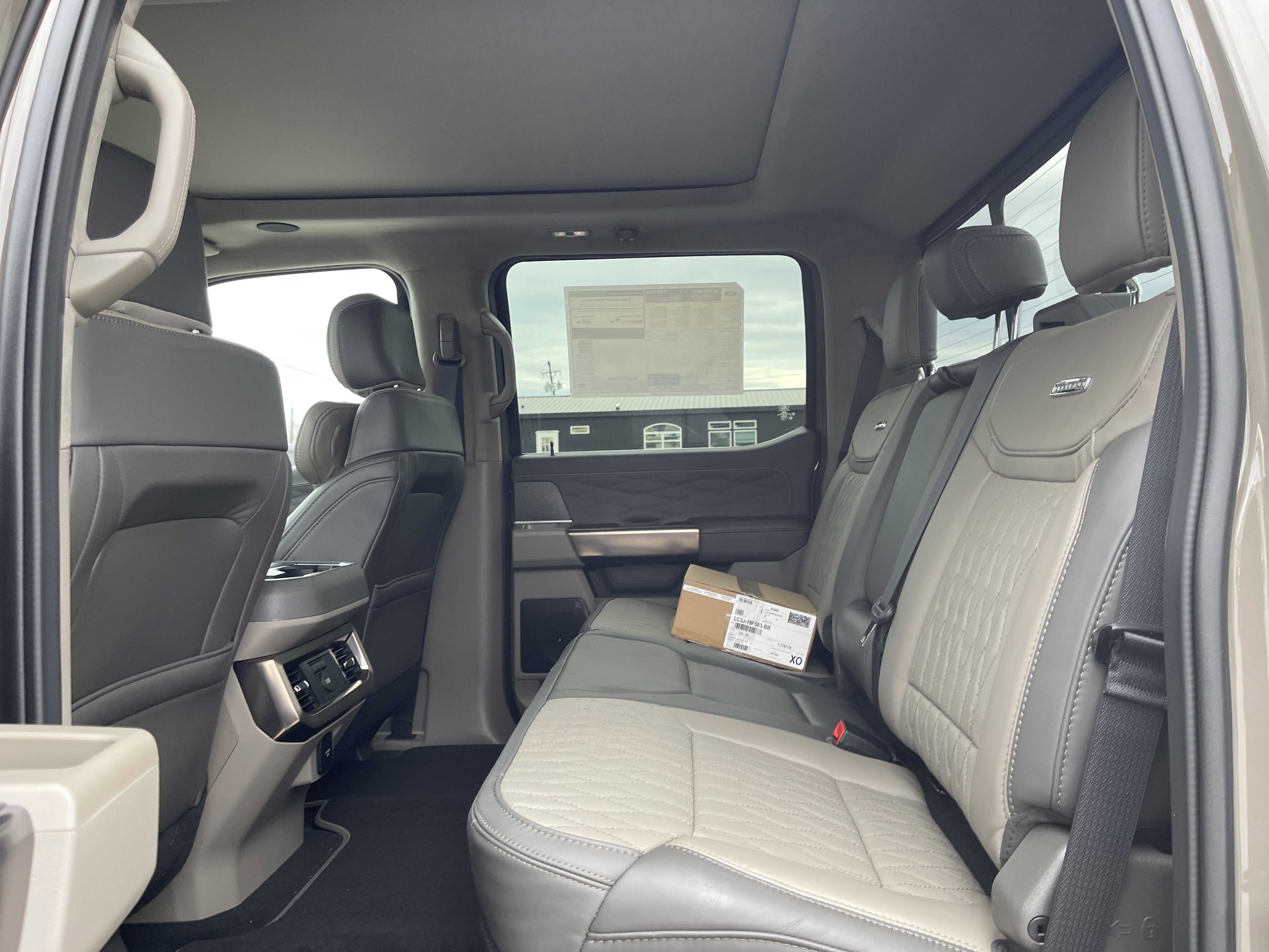 2026 Ford Super Duty F-350 SRW Platinum