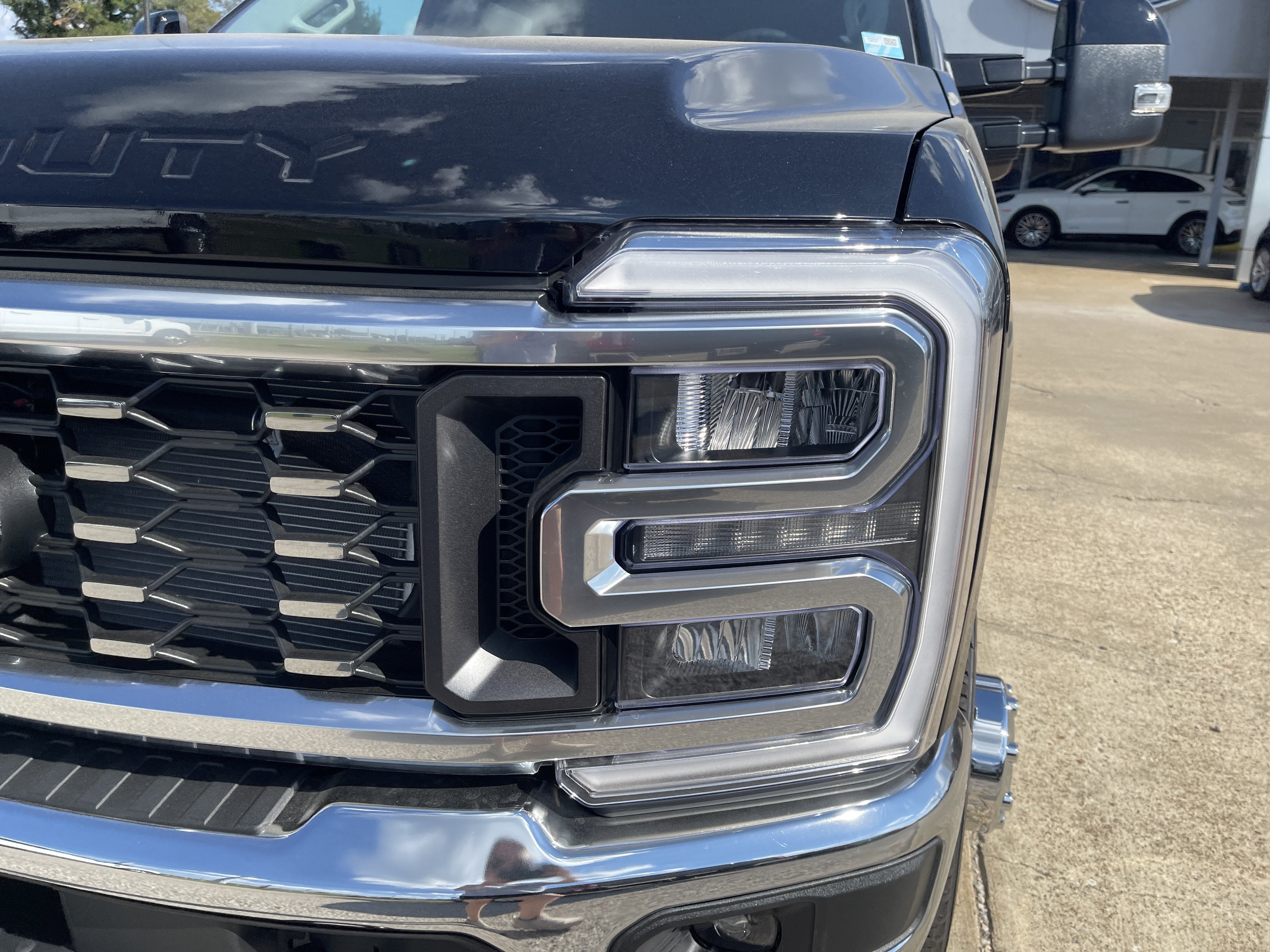 2027 Ford Super Duty F-350 DRW F-350® Lariat®