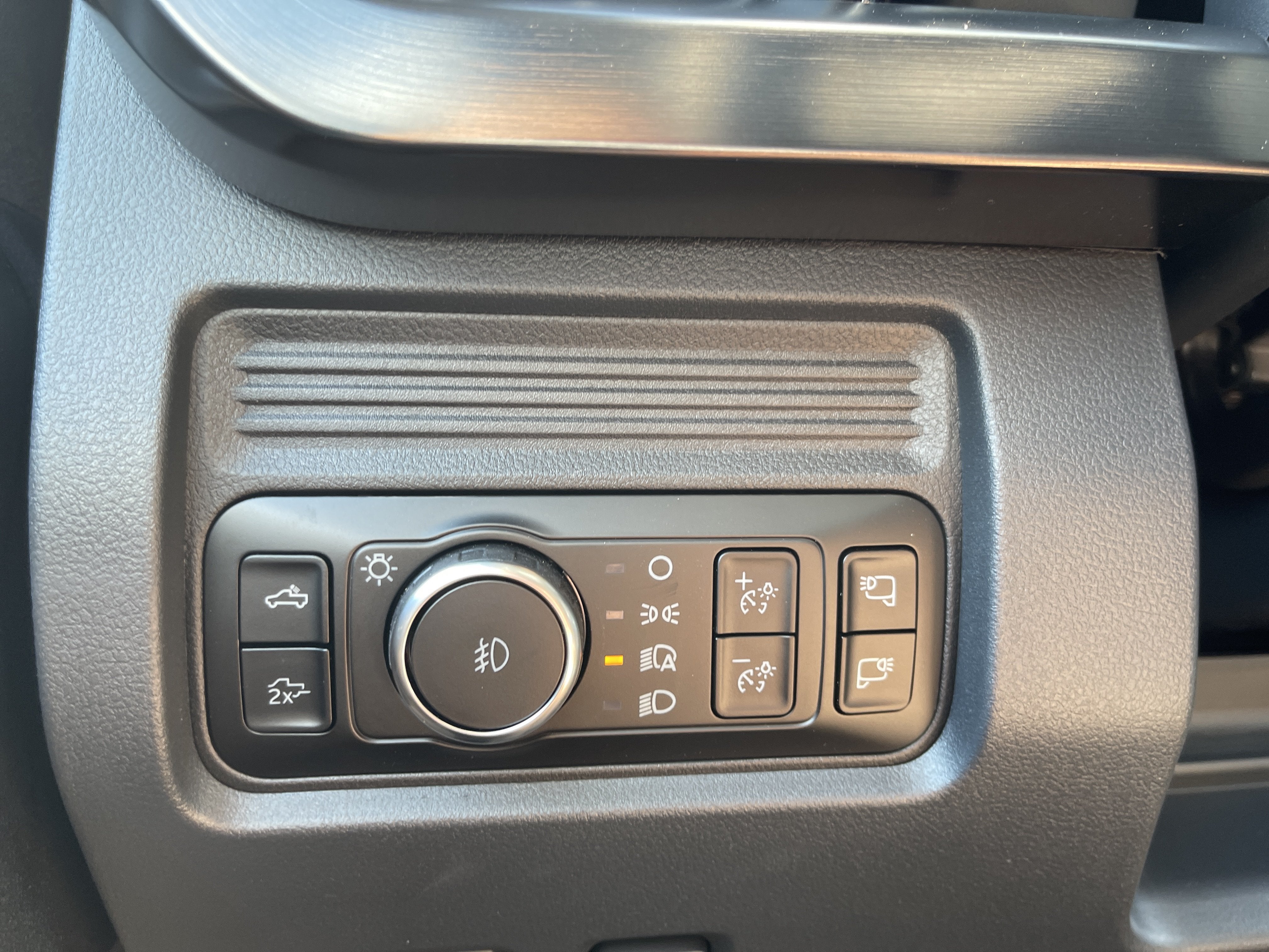 2027 Ford Super Duty F-350 DRW F-350® Lariat®