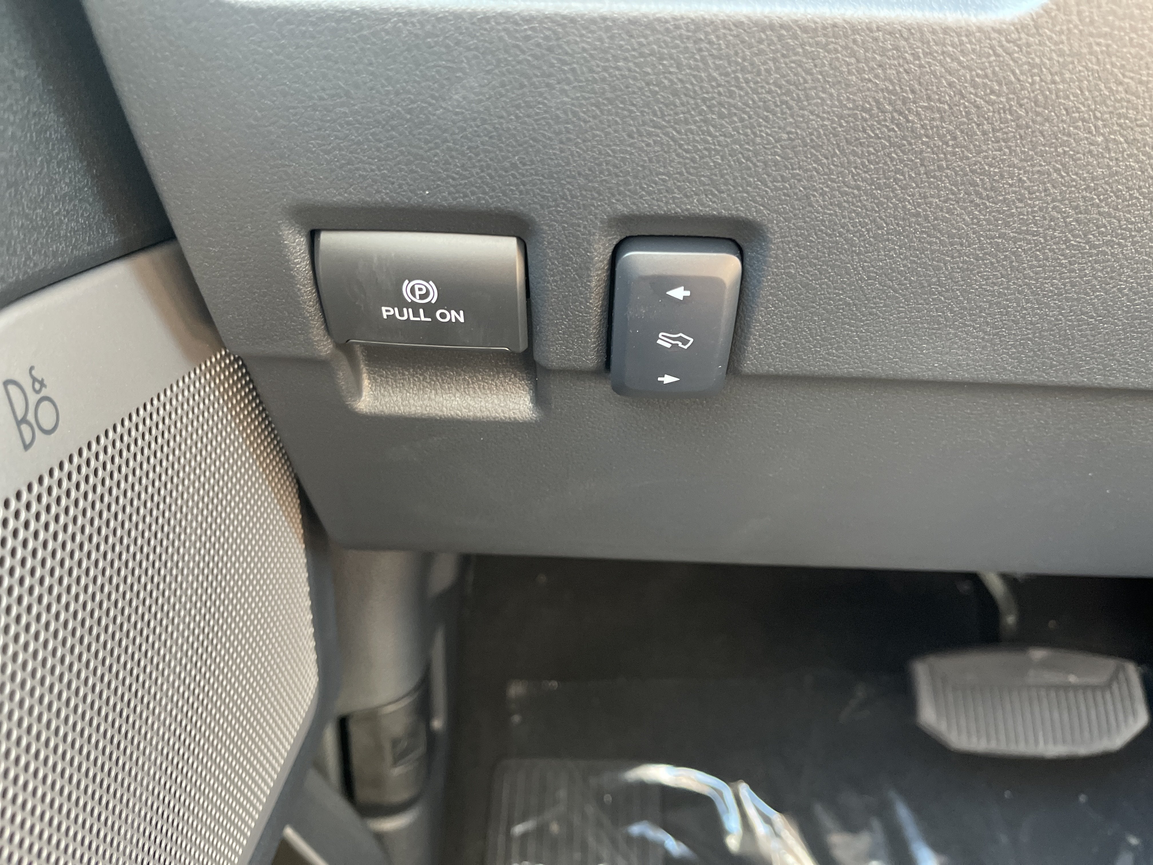 2027 Ford Super Duty F-350 DRW F-350® Lariat®
