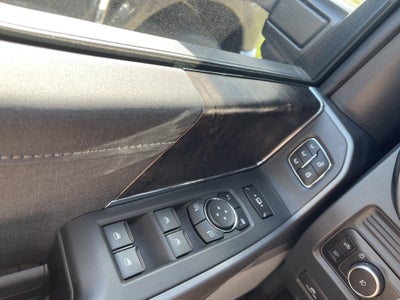 2027 Ford Super Duty F-350 DRW F-350® Lariat®