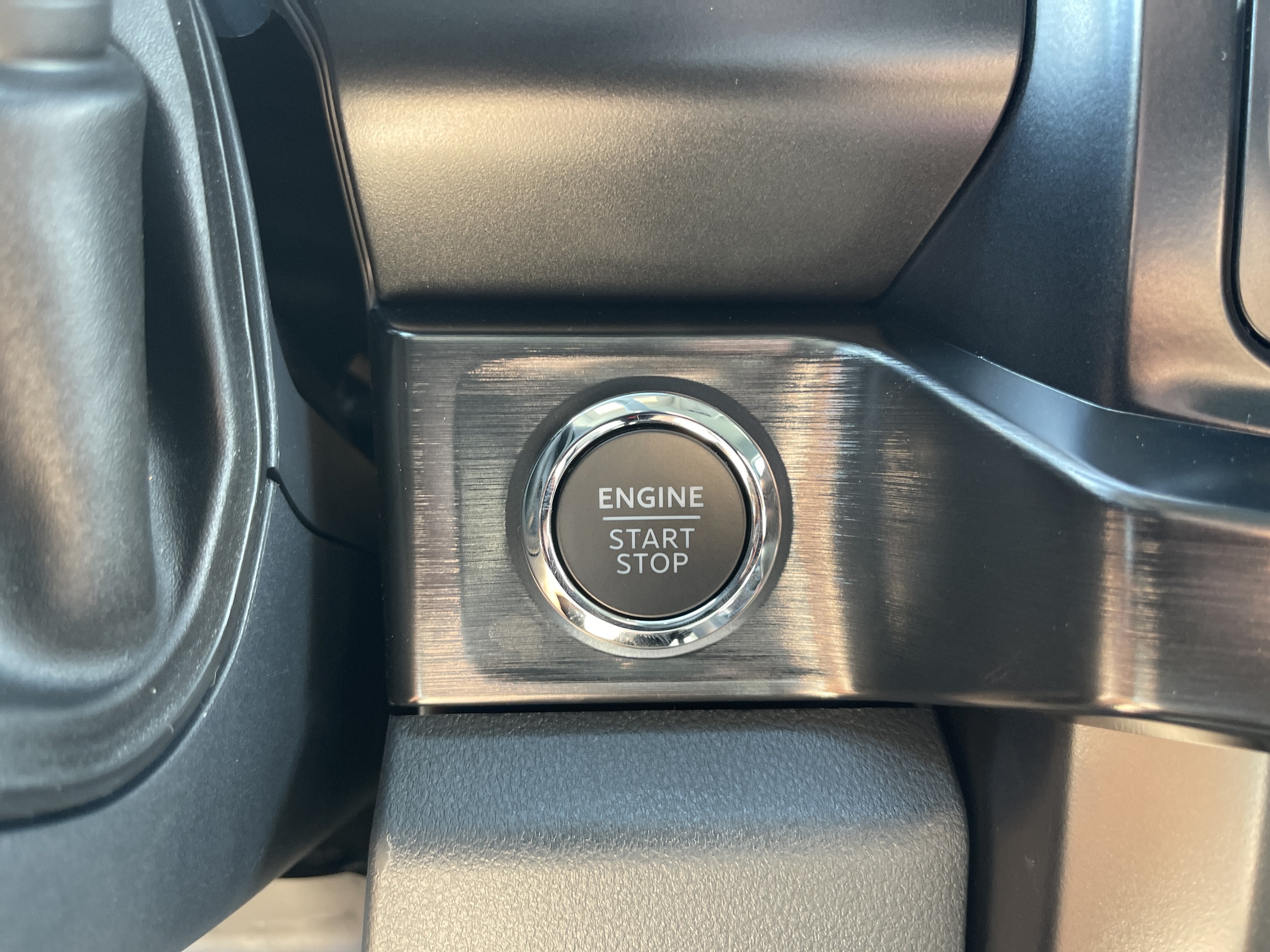 2027 Ford Super Duty F-350 DRW F-350® Lariat®