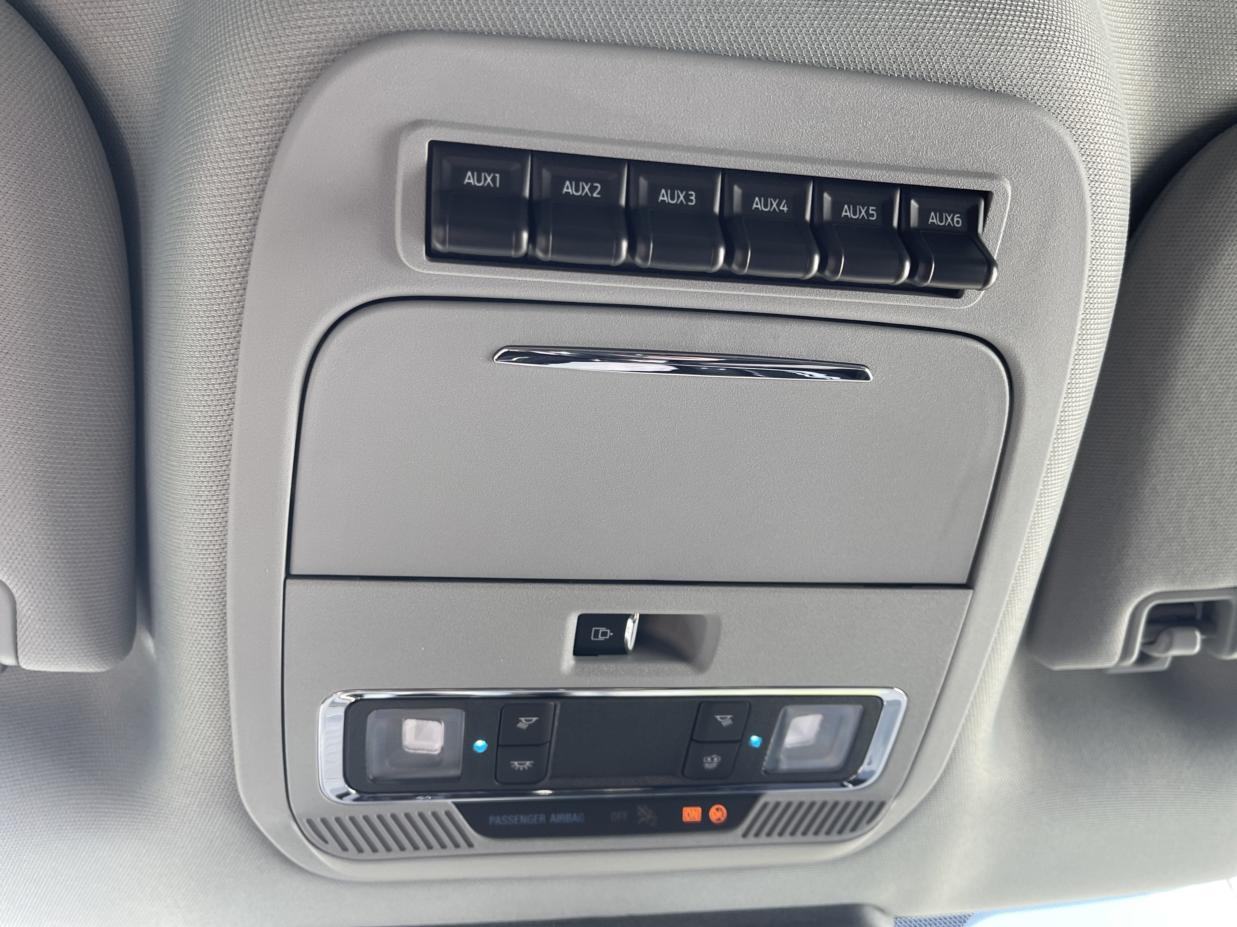 2027 Ford Super Duty F-350 DRW F-350® Lariat®