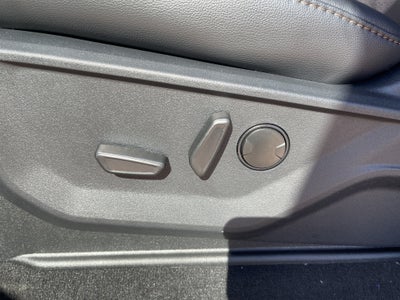2027 Ford Super Duty F-350 DRW F-350® Lariat®