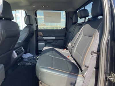 2027 Ford Super Duty F-350 DRW F-350® Lariat®