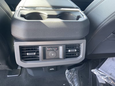 2027 Ford Super Duty F-350 DRW F-350® Lariat®