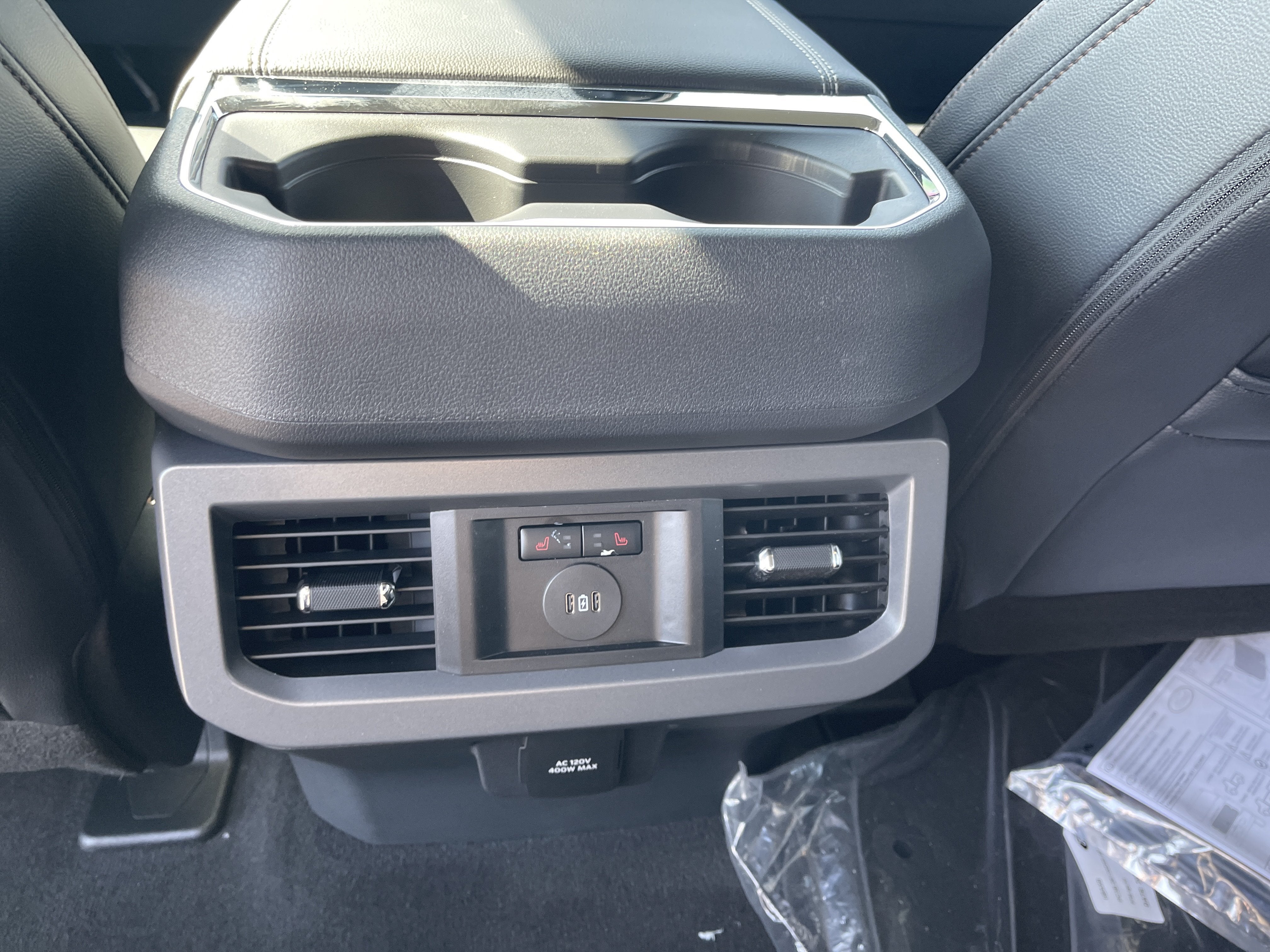 2027 Ford Super Duty F-350 DRW F-350® Lariat®