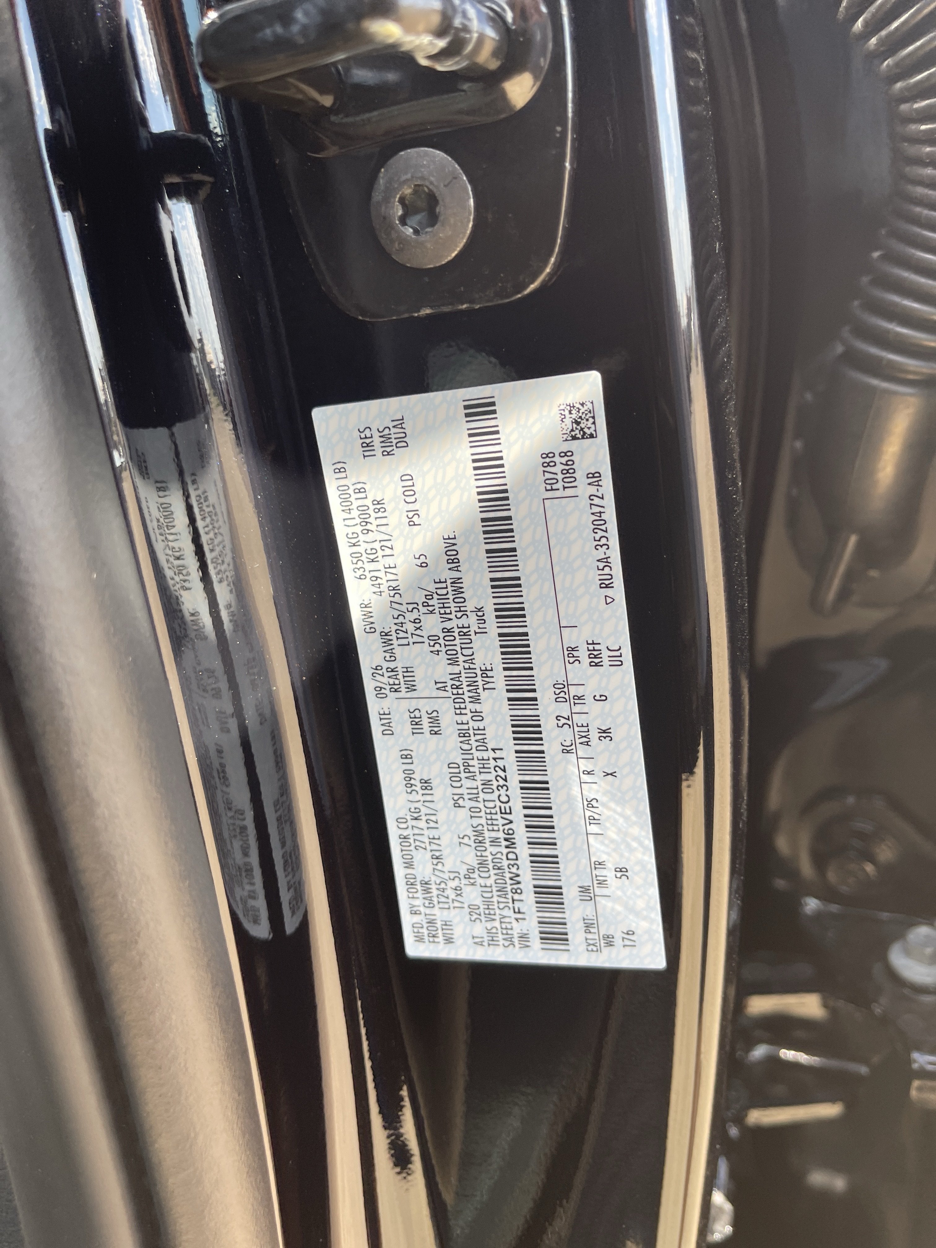 2027 Ford Super Duty F-350 DRW F-350® Lariat®