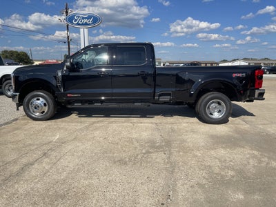 2027 Ford Super Duty F-350 DRW F-350® Lariat®