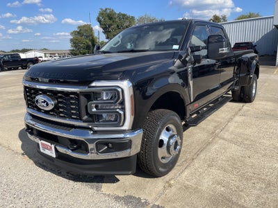 2027 Ford Super Duty F-350 DRW F-350® Lariat®