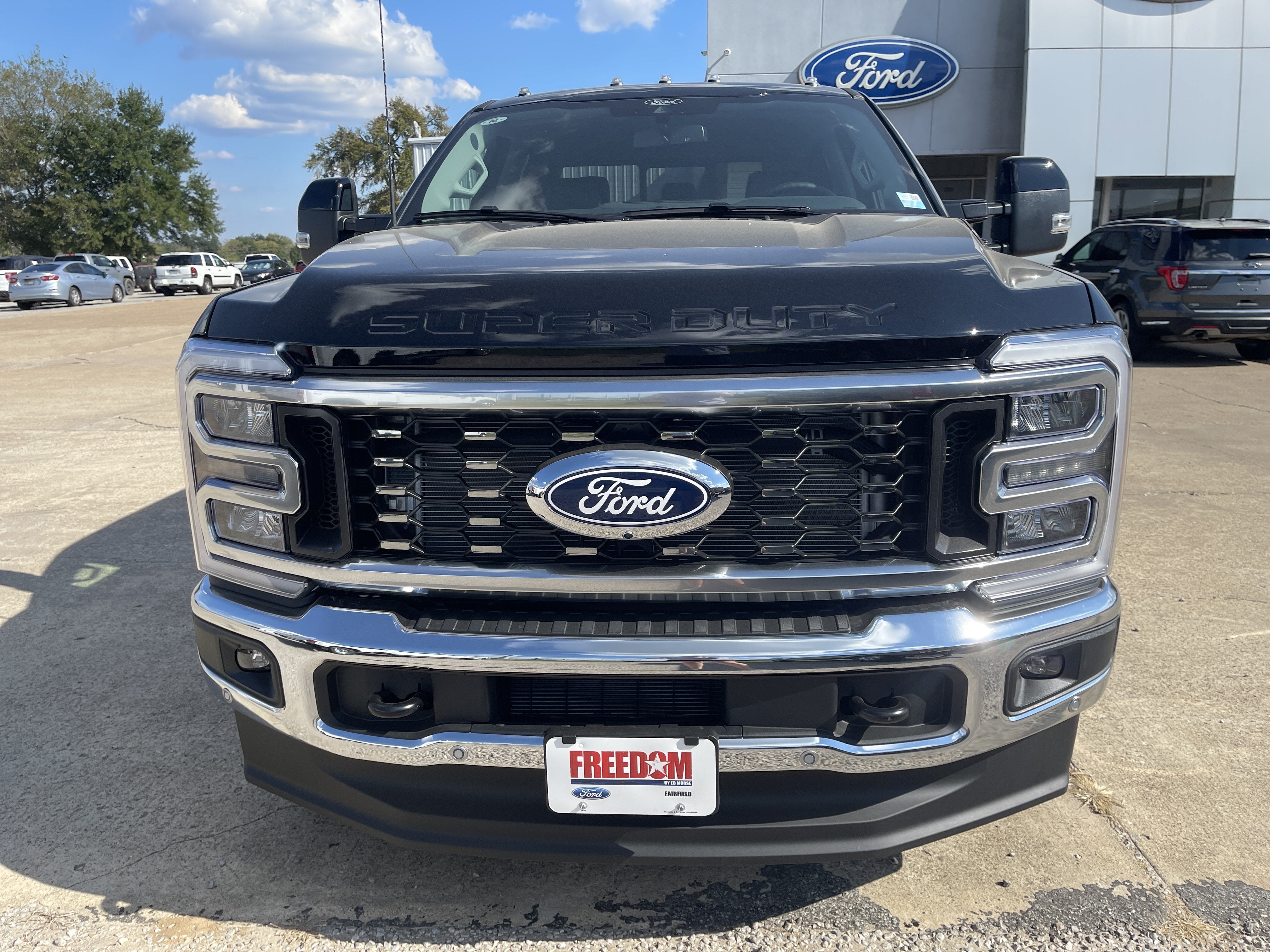 2027 Ford Super Duty F-350 DRW F-350® Lariat®