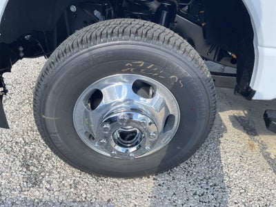 2027 Ford Super Duty F-350 DRW LARIAT