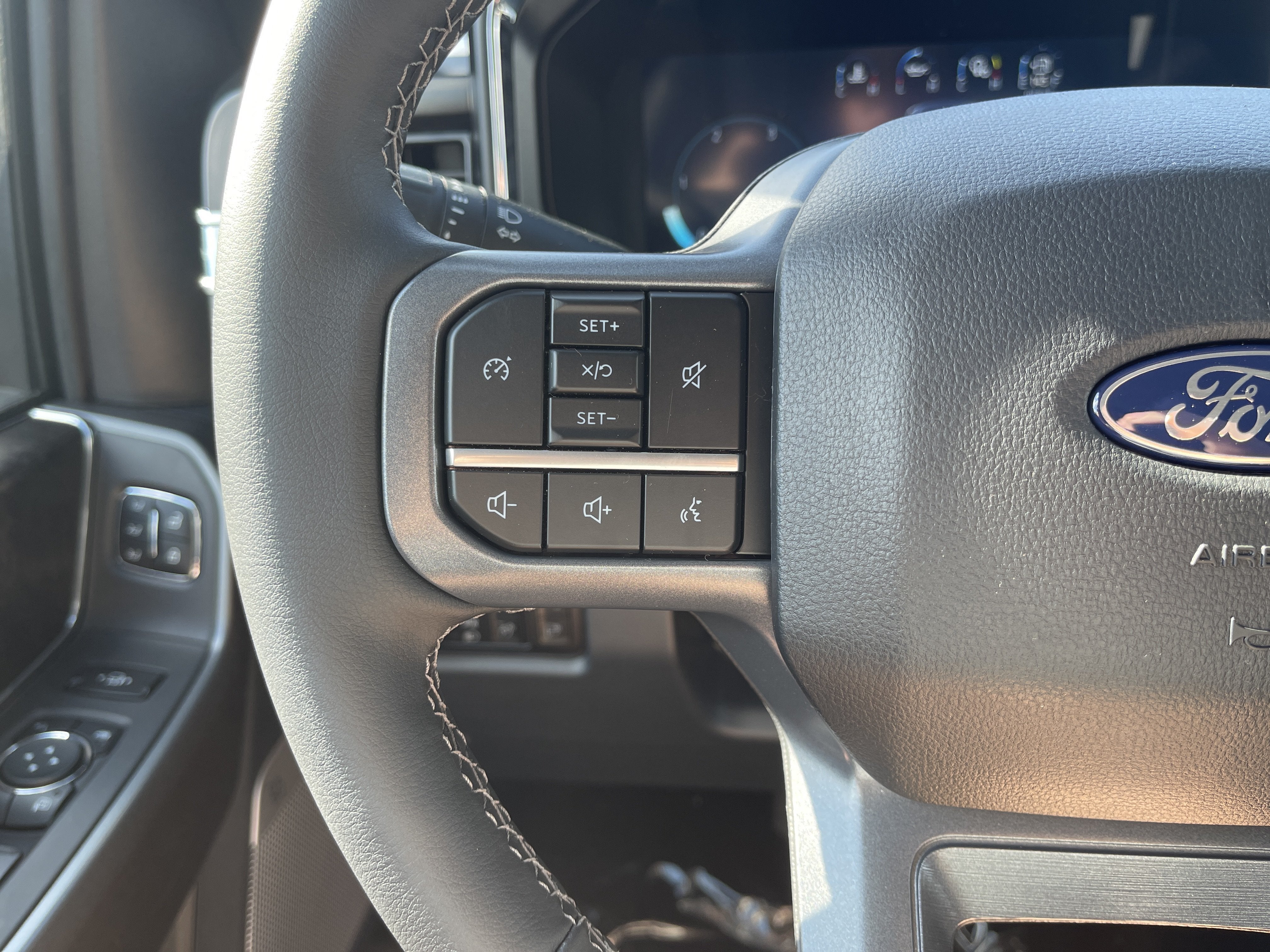 2027 Ford Super Duty F-350 DRW LARIAT