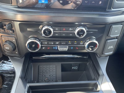 2027 Ford Super Duty F-350 DRW LARIAT
