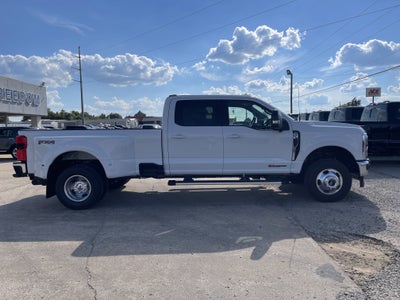 2027 Ford Super Duty F-350 DRW LARIAT