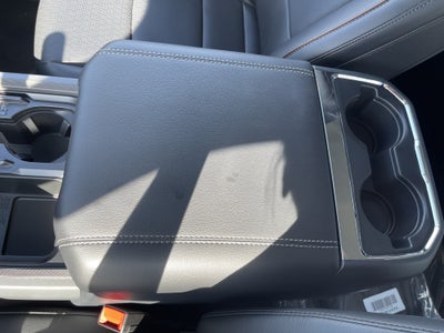 2027 Ford Super Duty F-350 DRW LARIAT