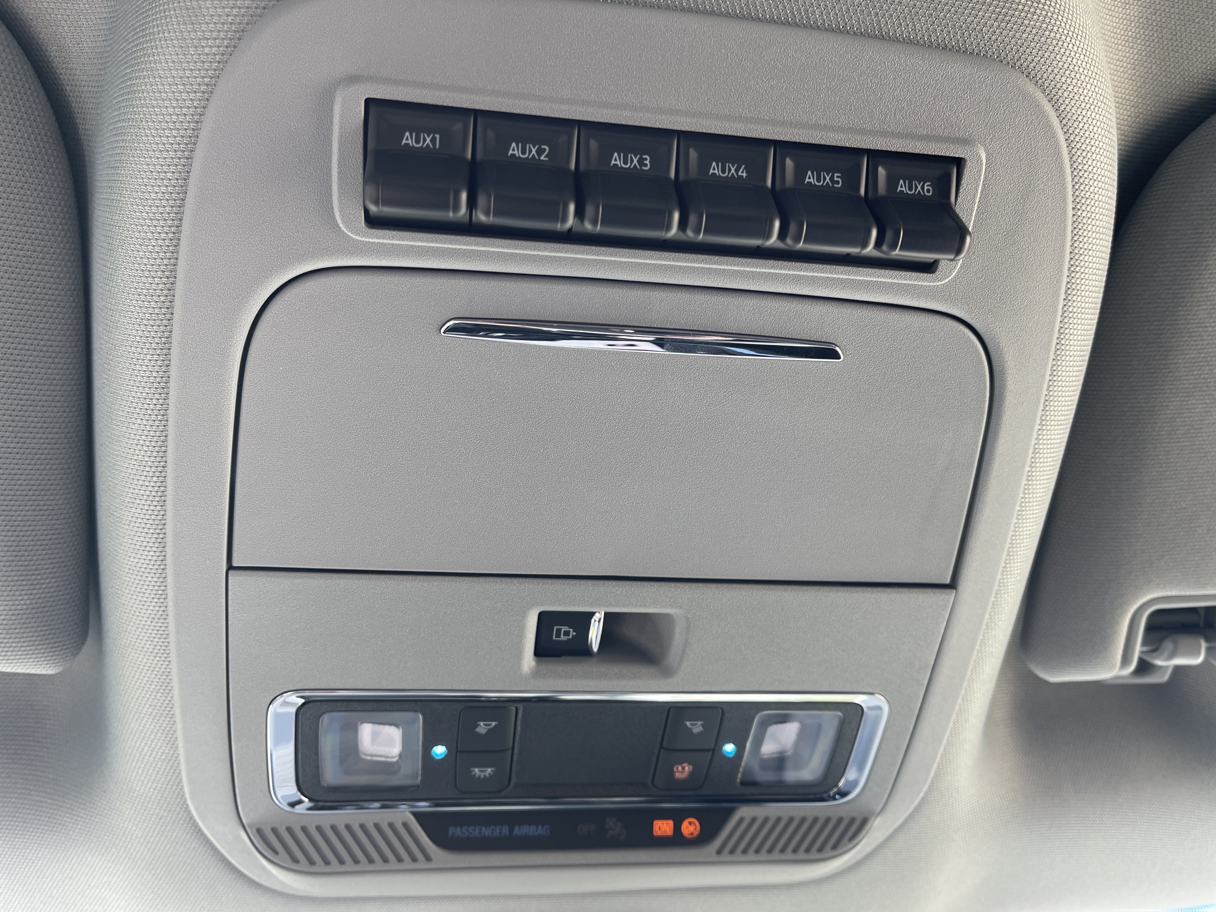 2027 Ford Super Duty F-350 DRW LARIAT