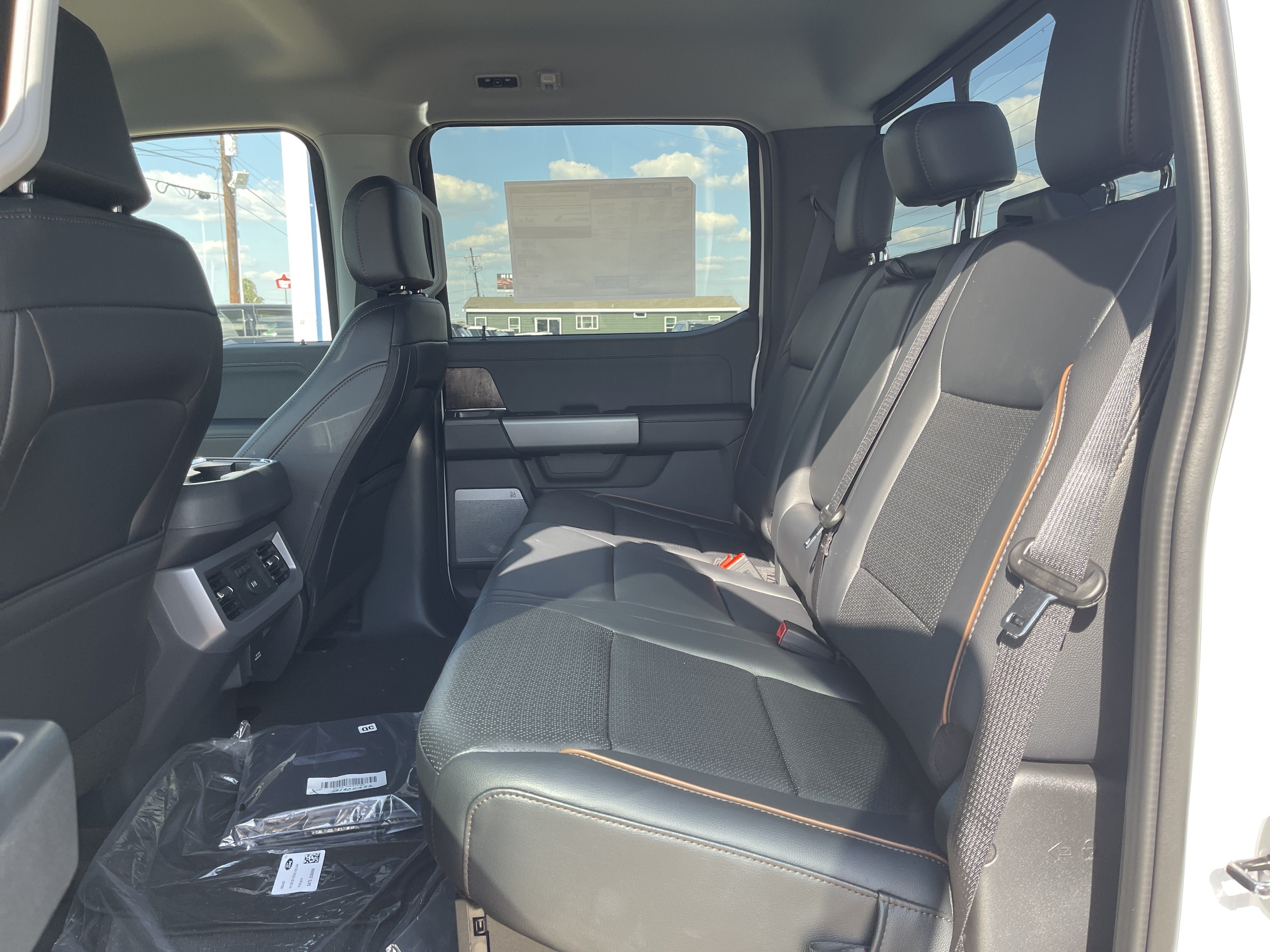 2027 Ford Super Duty F-350 DRW LARIAT