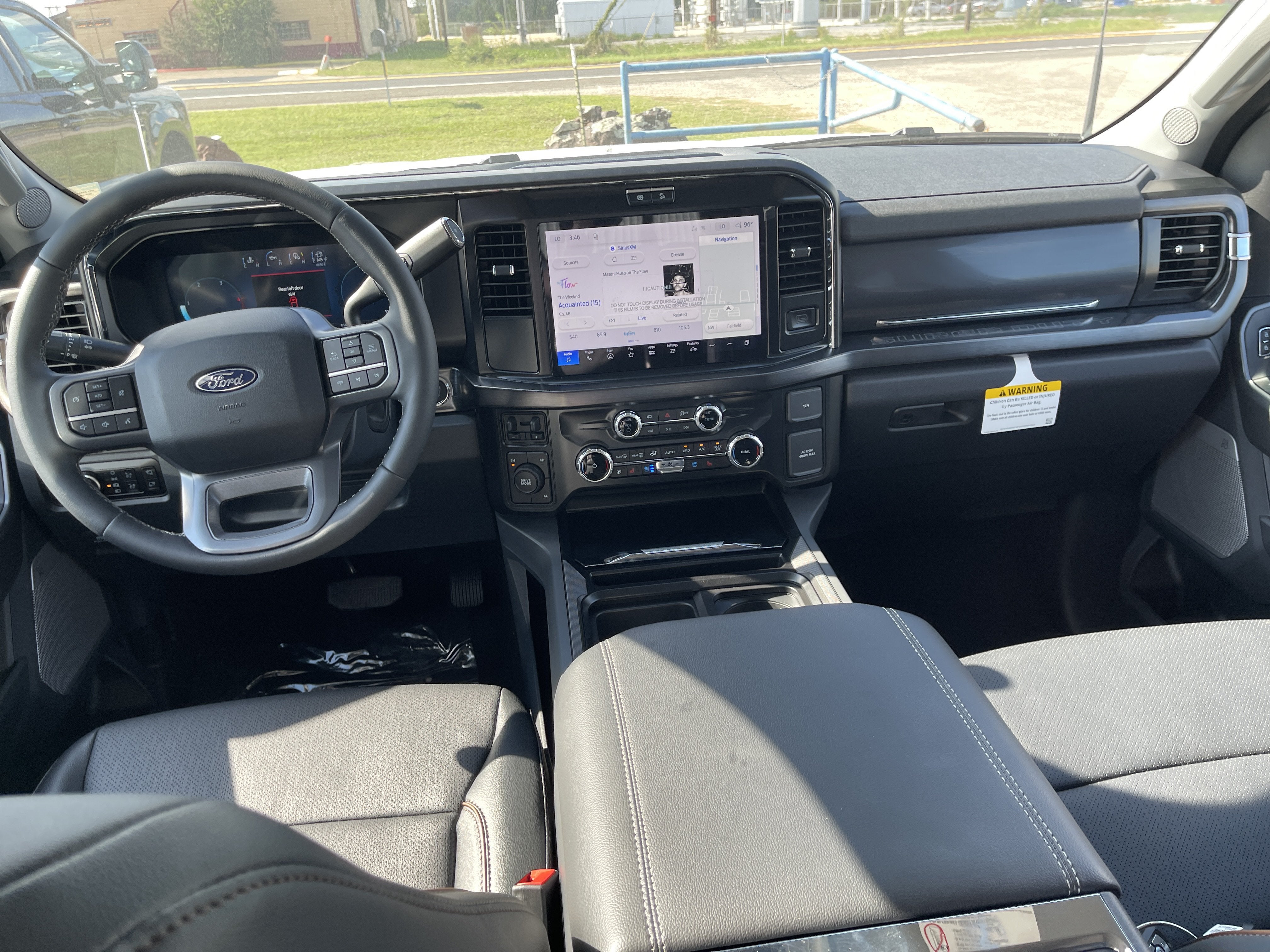 2027 Ford Super Duty F-350 DRW LARIAT