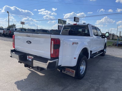 2027 Ford Super Duty F-350 DRW LARIAT