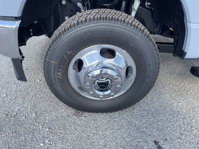 2027 Ford Super Duty F-350 DRW F-350® Lariat®