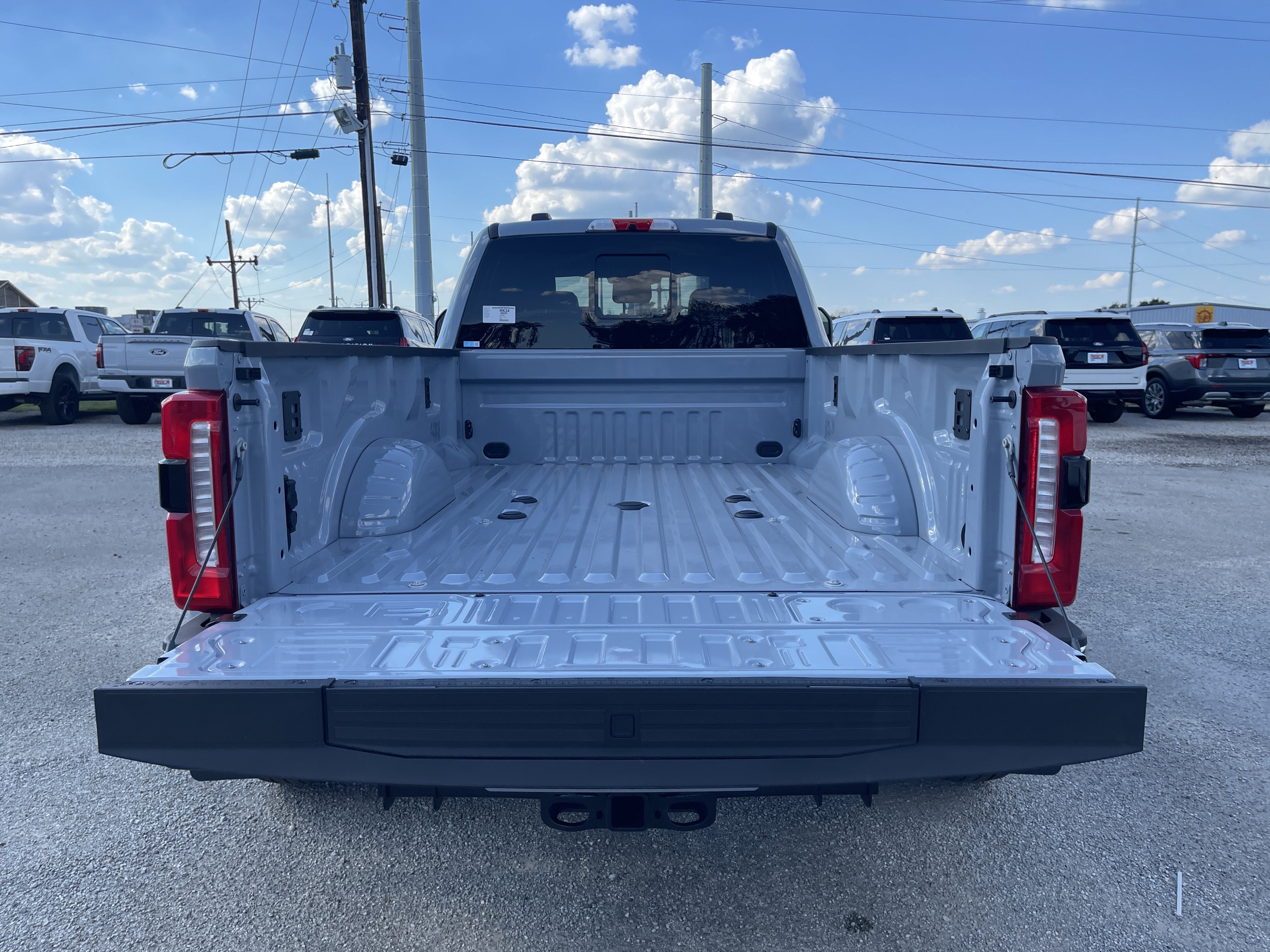 2027 Ford Super Duty F-350 DRW F-350® Lariat®