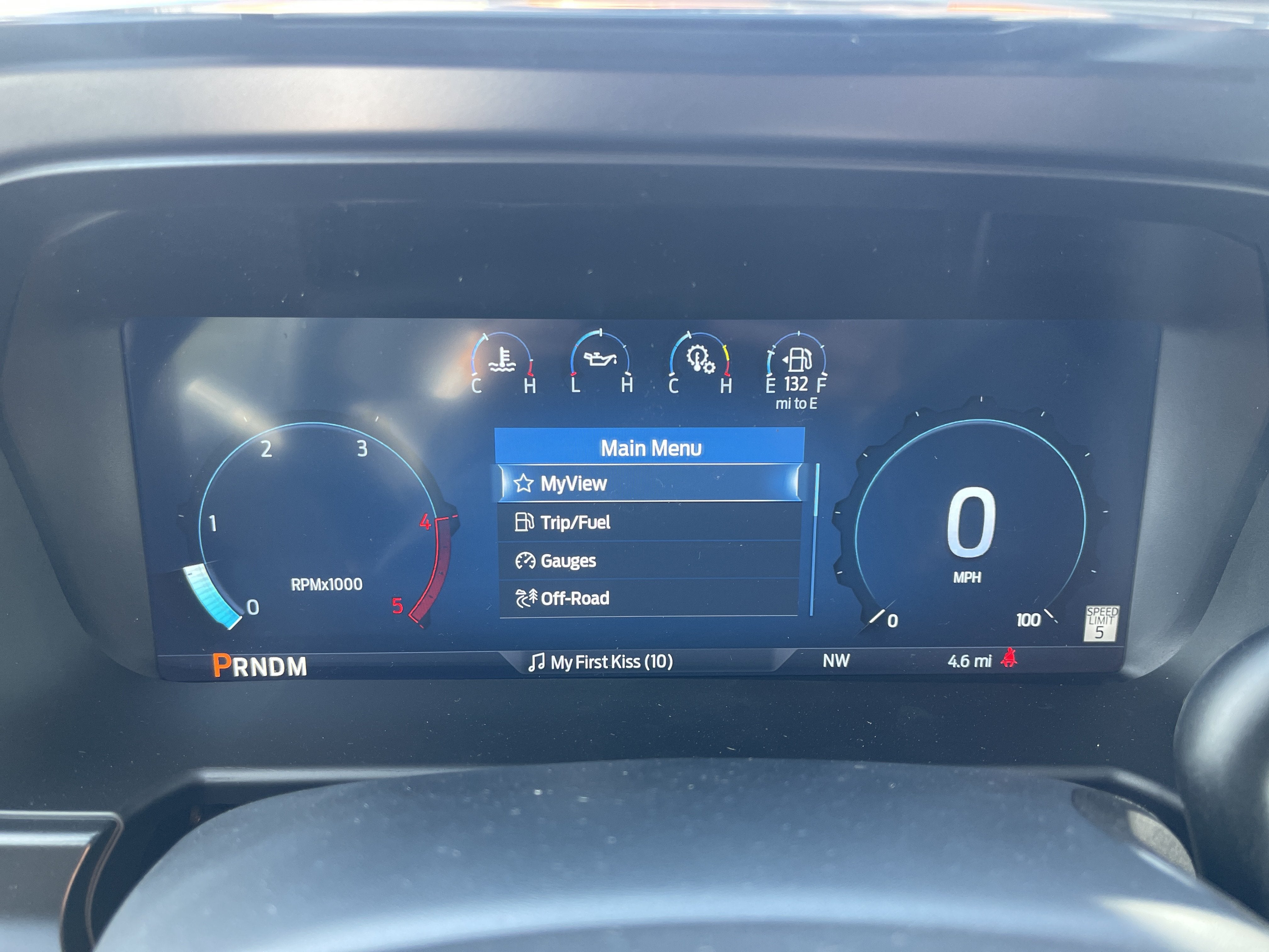 2027 Ford Super Duty F-350 DRW F-350® Lariat®
