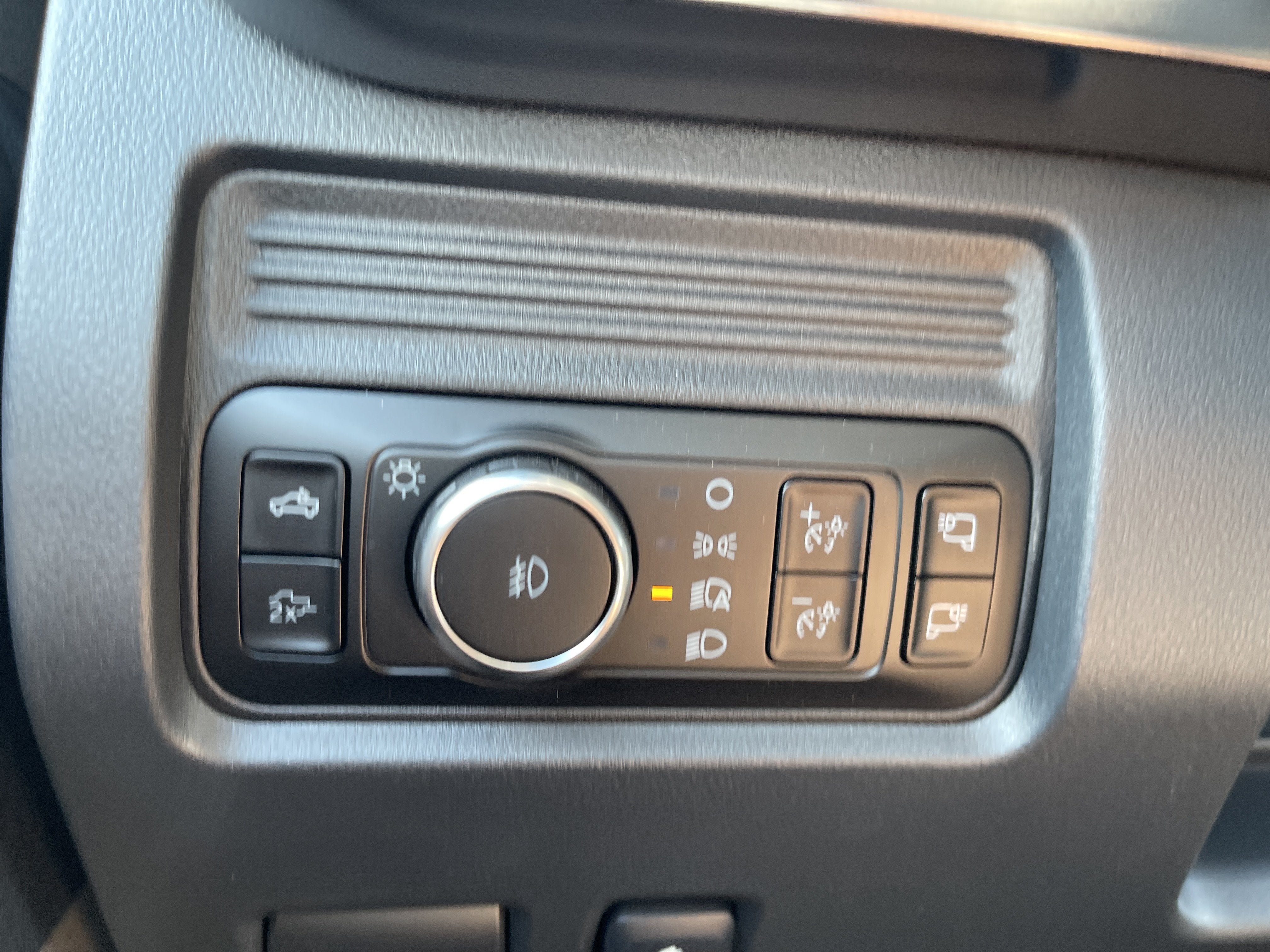 2027 Ford Super Duty F-350 DRW F-350® Lariat®