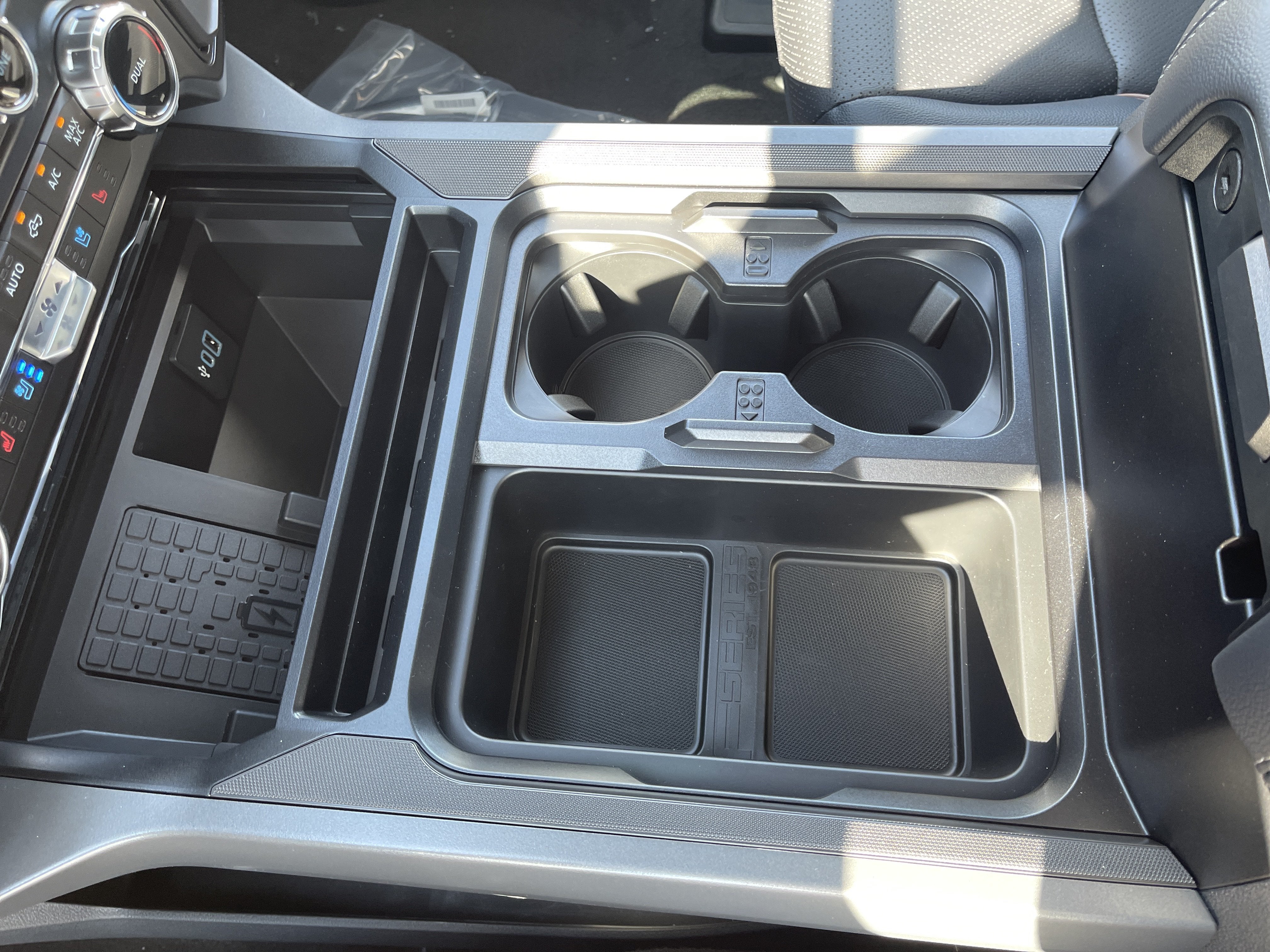 2027 Ford Super Duty F-350 DRW F-350® Lariat®