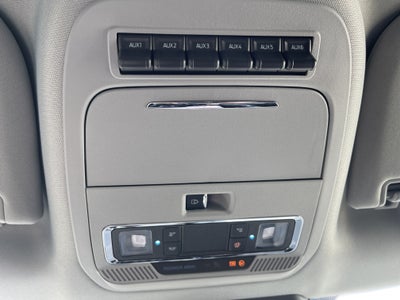 2027 Ford Super Duty F-350 DRW F-350® Lariat®