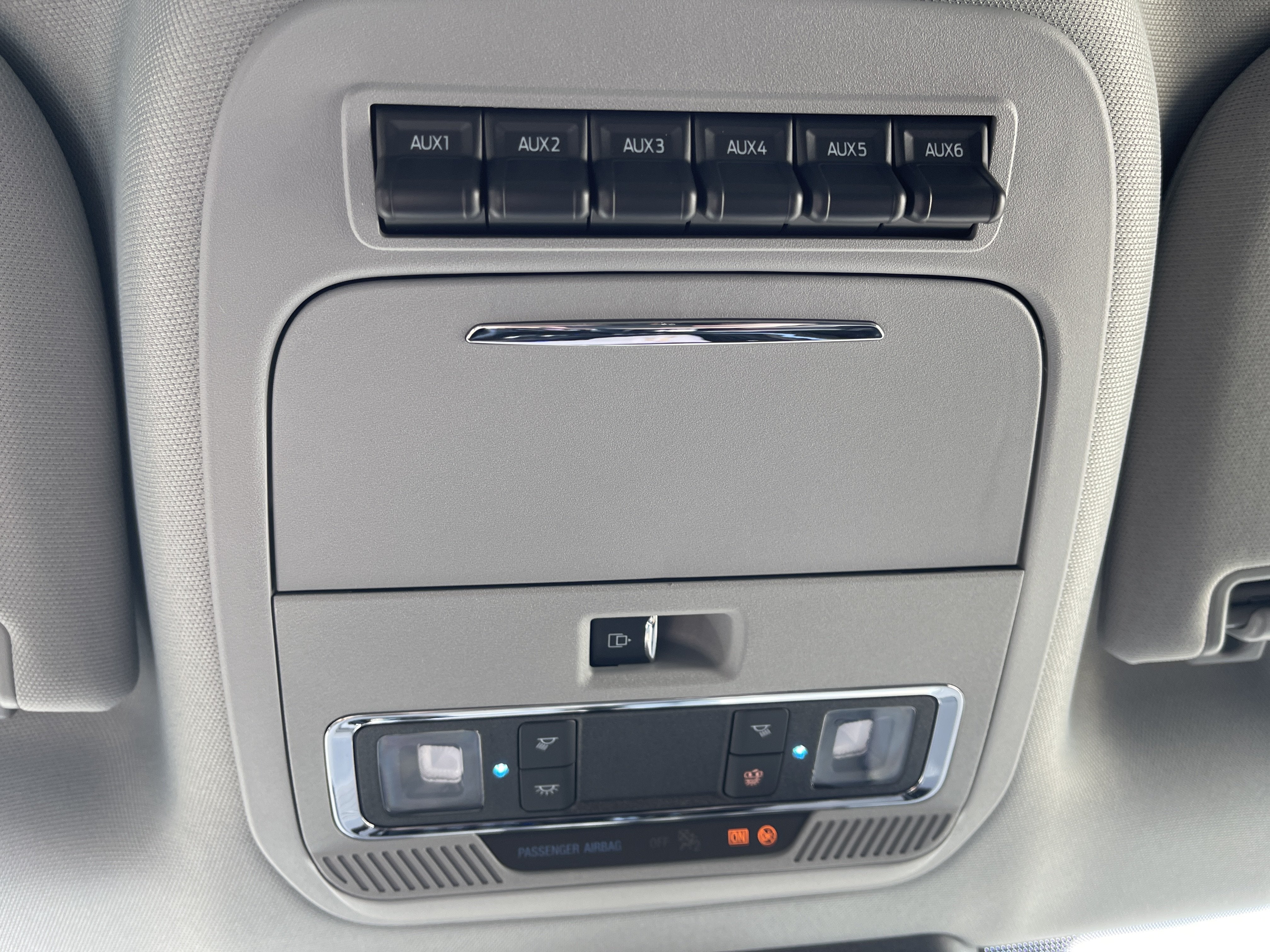 2027 Ford Super Duty F-350 DRW F-350® Lariat®