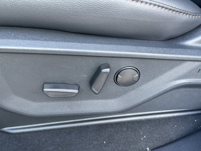 2027 Ford Super Duty F-350 DRW F-350® Lariat®