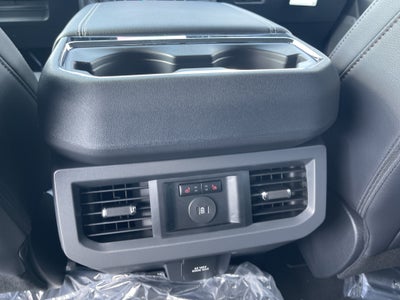 2027 Ford Super Duty F-350 DRW F-350® Lariat®