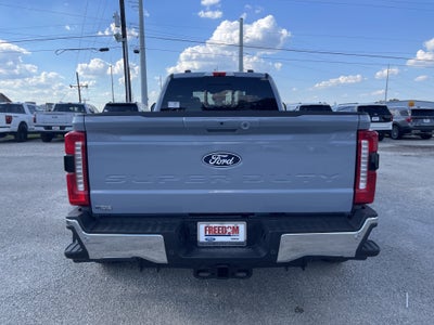 2027 Ford Super Duty F-350 DRW F-350® Lariat®
