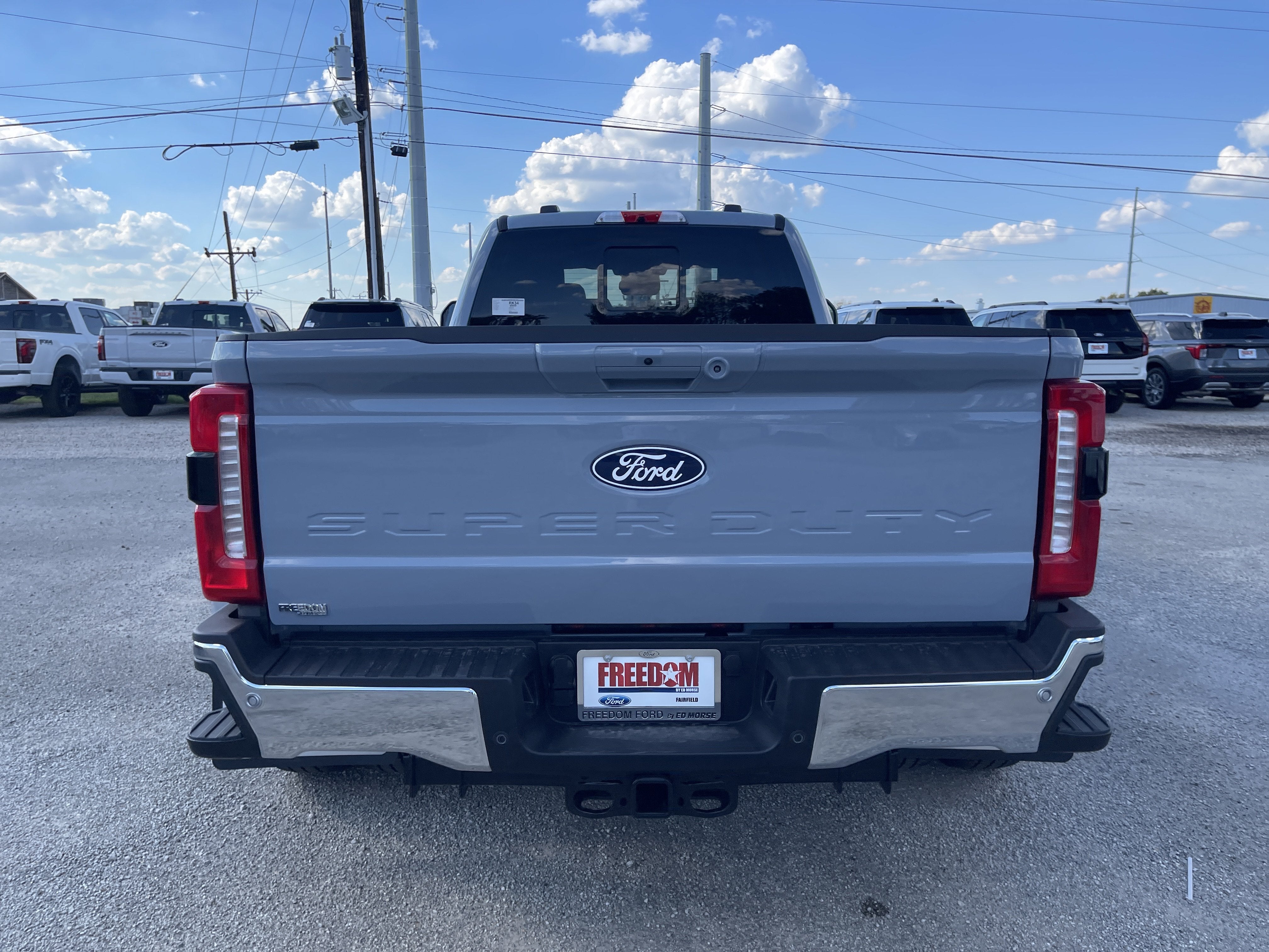 2027 Ford Super Duty F-350 DRW F-350® Lariat®