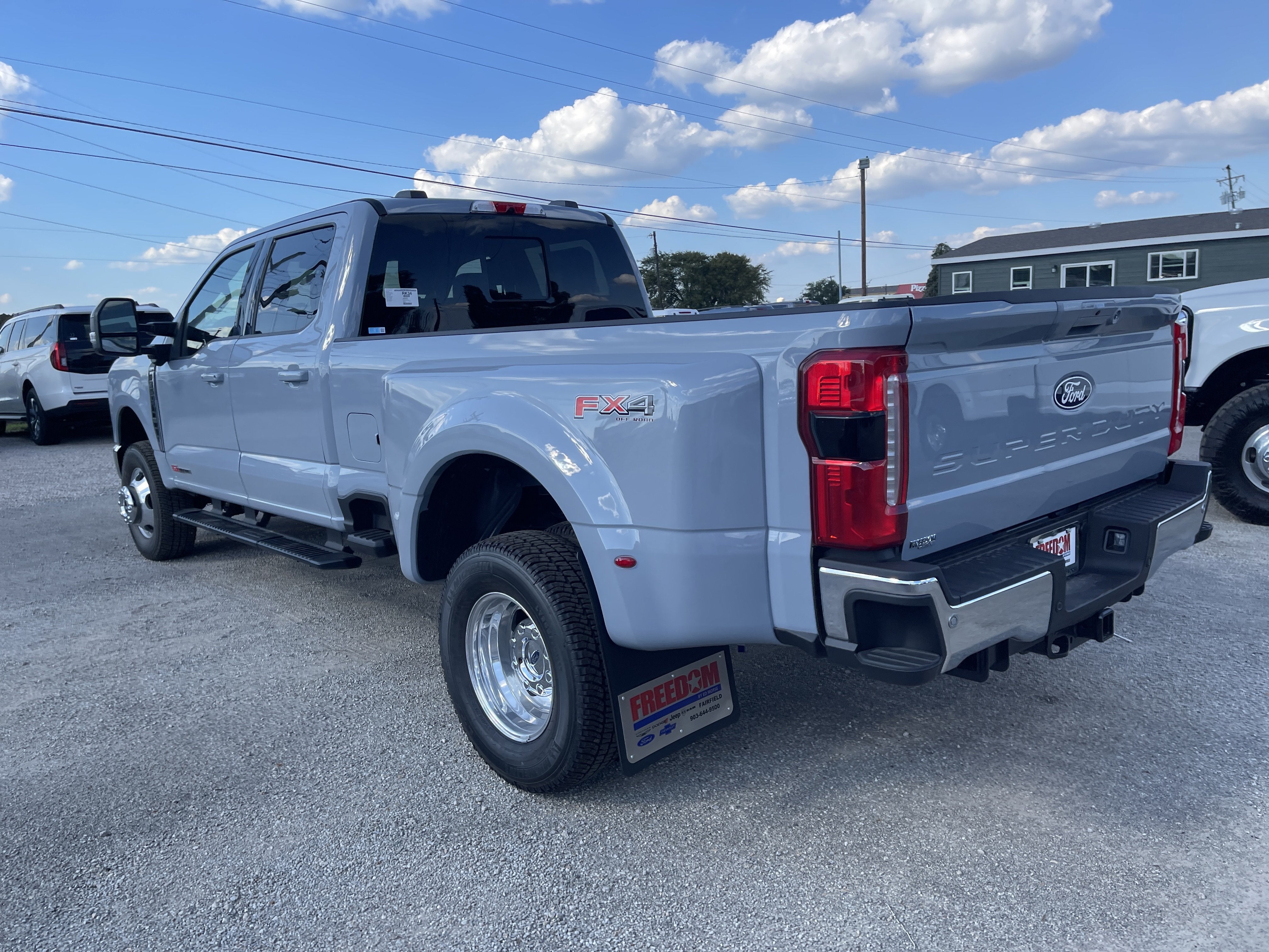 2027 Ford Super Duty F-350 DRW F-350® Lariat®