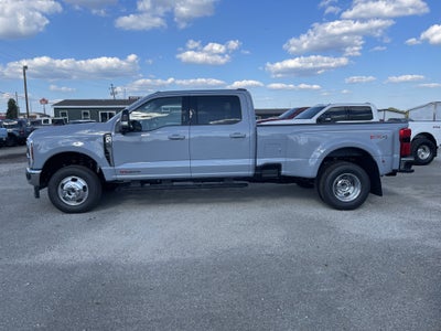 2027 Ford Super Duty F-350 DRW F-350® Lariat®