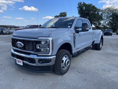 2027 Ford Super Duty F-350 DRW F-350® Lariat®