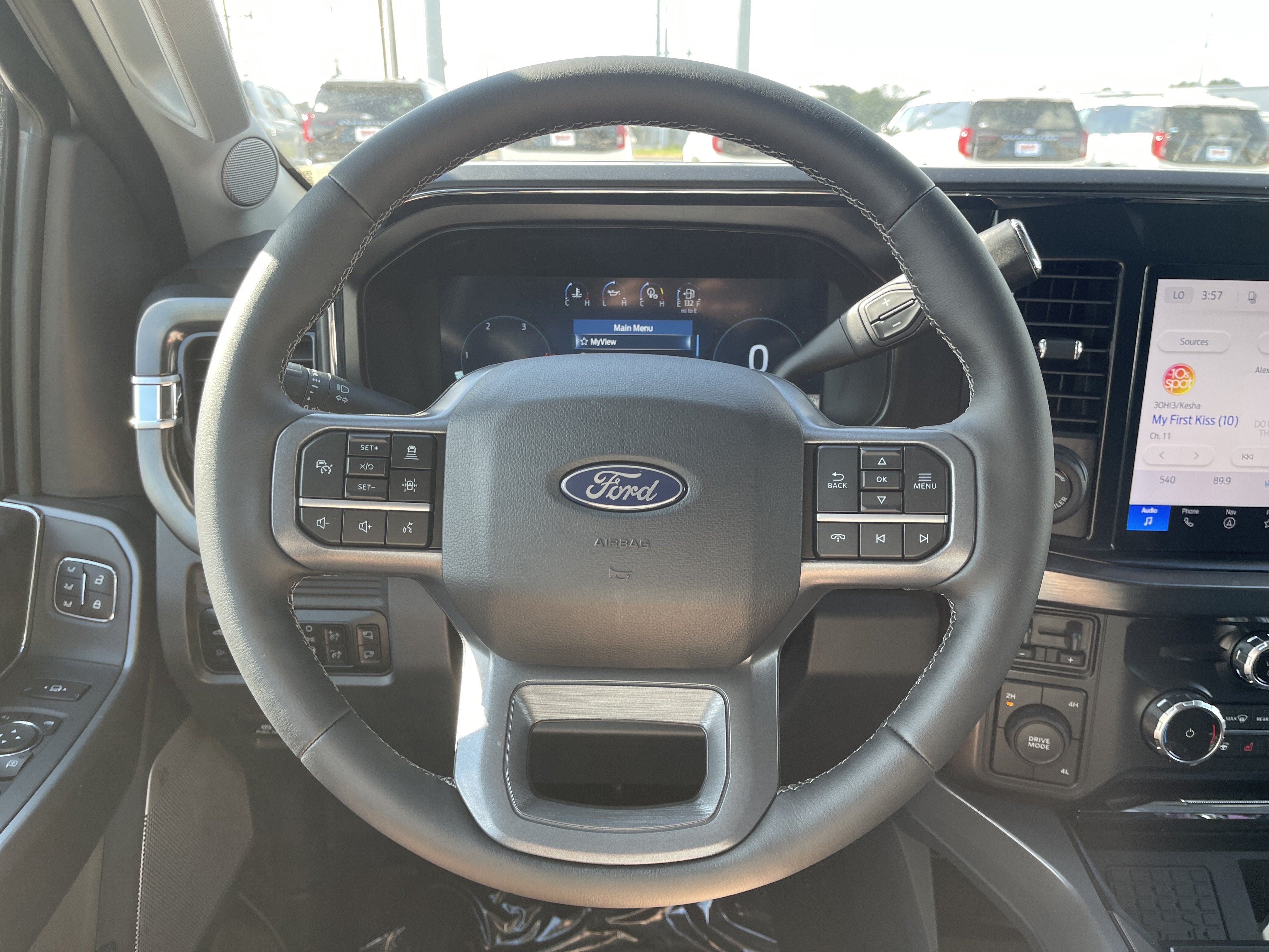 2027 Ford Super Duty F-350 DRW F-350® Lariat®