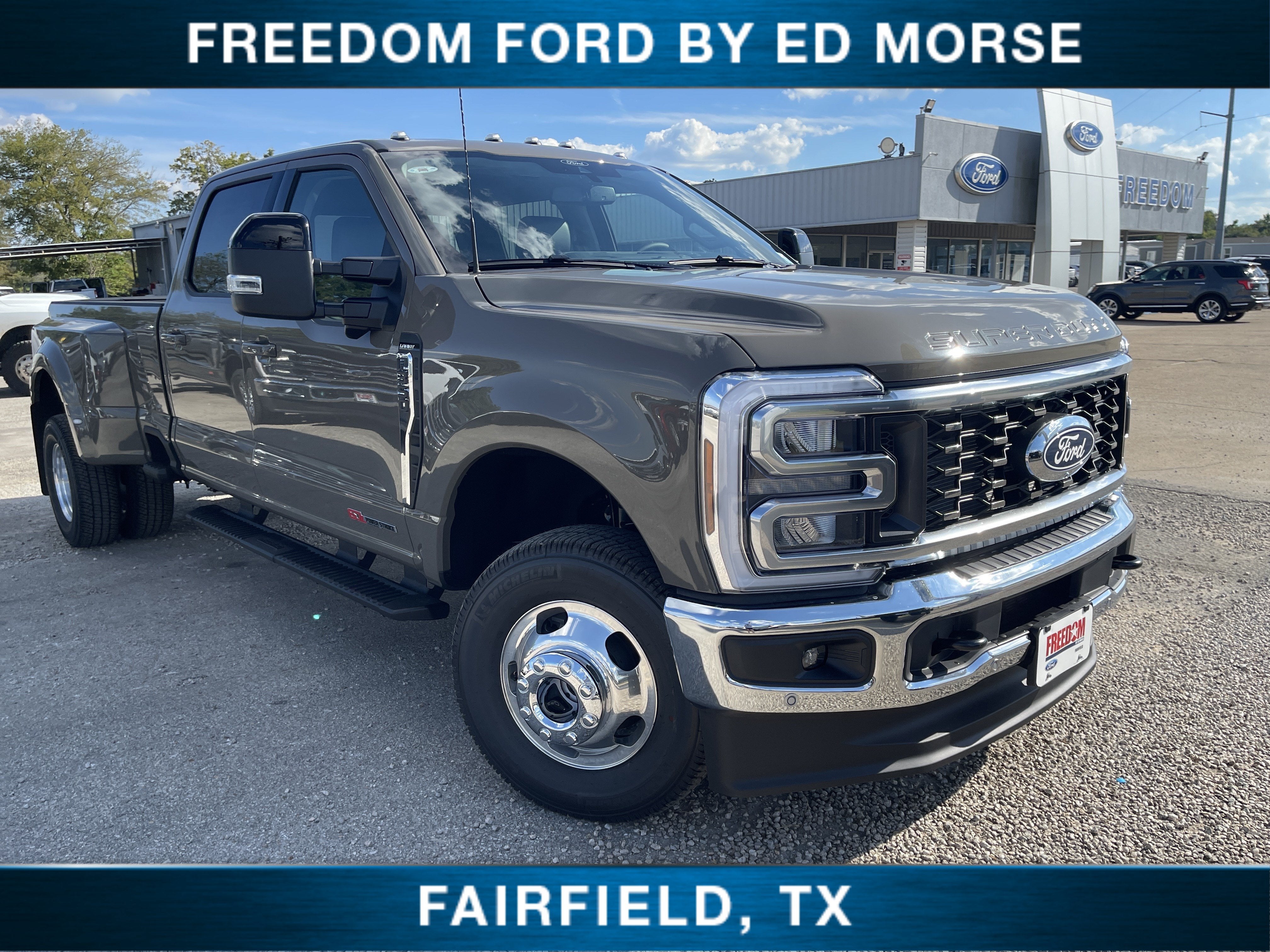 2027 Ford Super Duty F-350 DRW F-350® Lariat®