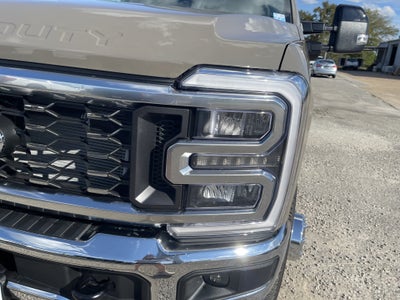 2027 Ford Super Duty F-350 DRW F-350® Lariat®