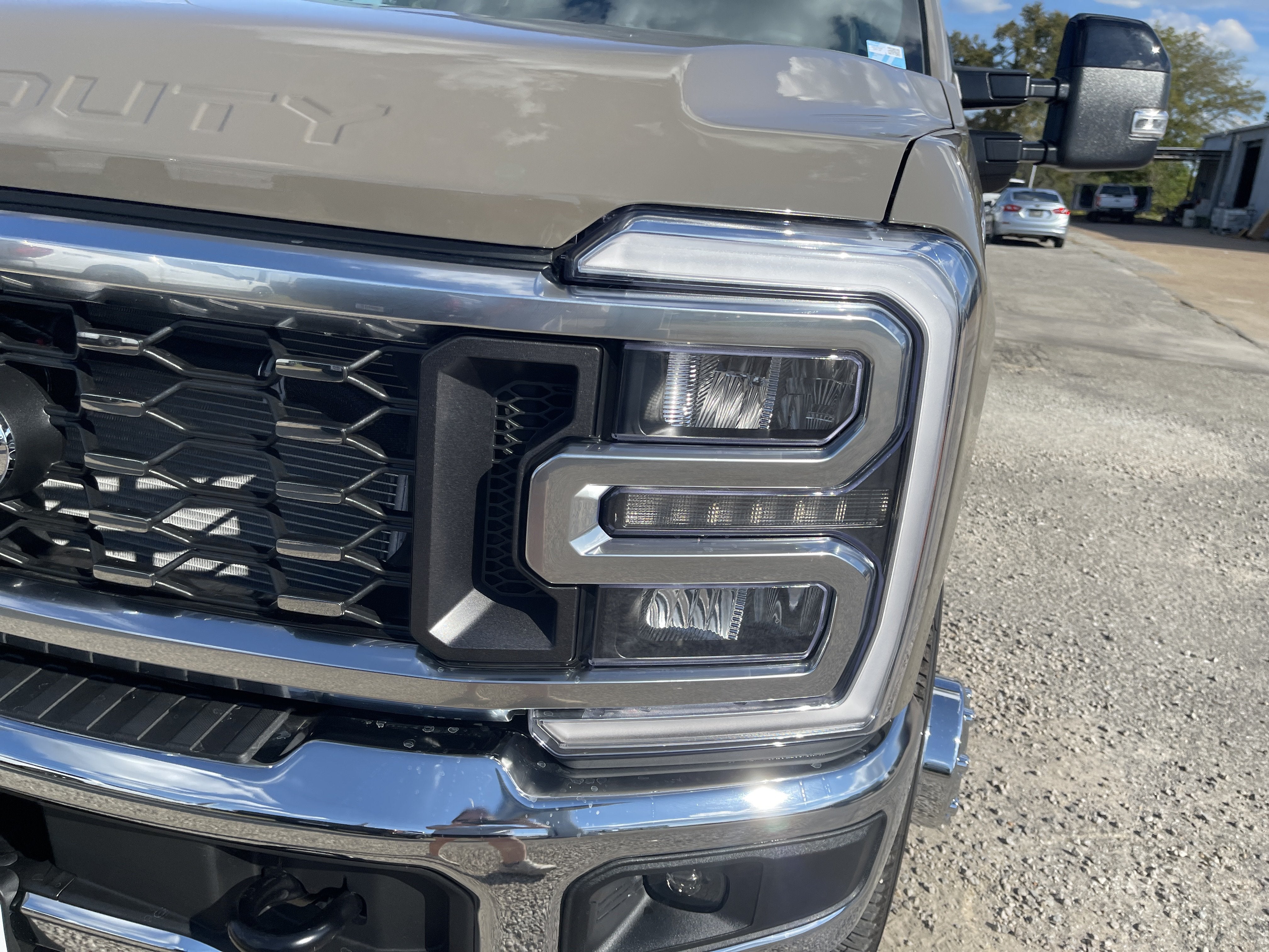 2027 Ford Super Duty F-350 DRW F-350® Lariat®