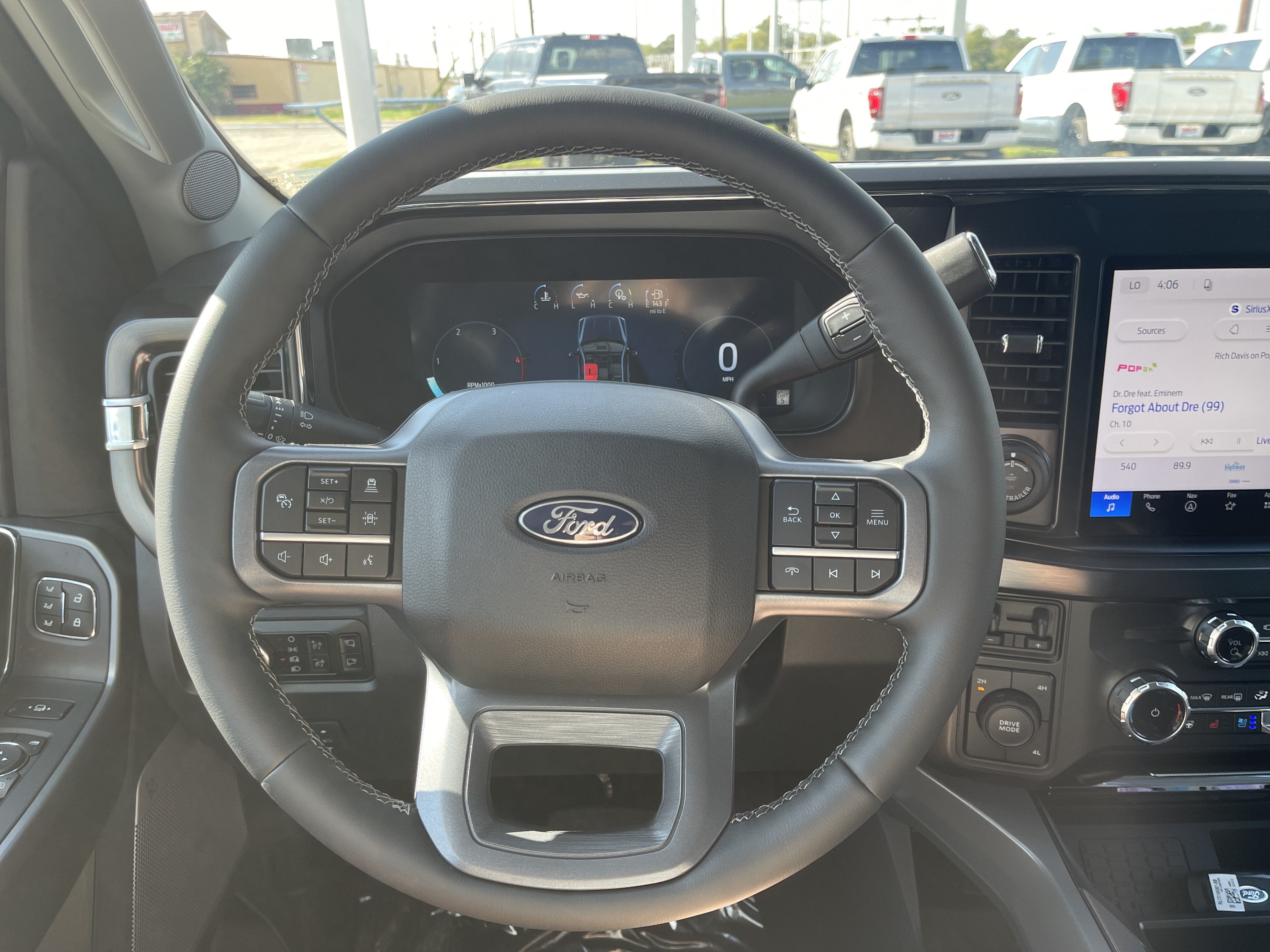 2027 Ford Super Duty F-350 DRW F-350® Lariat®