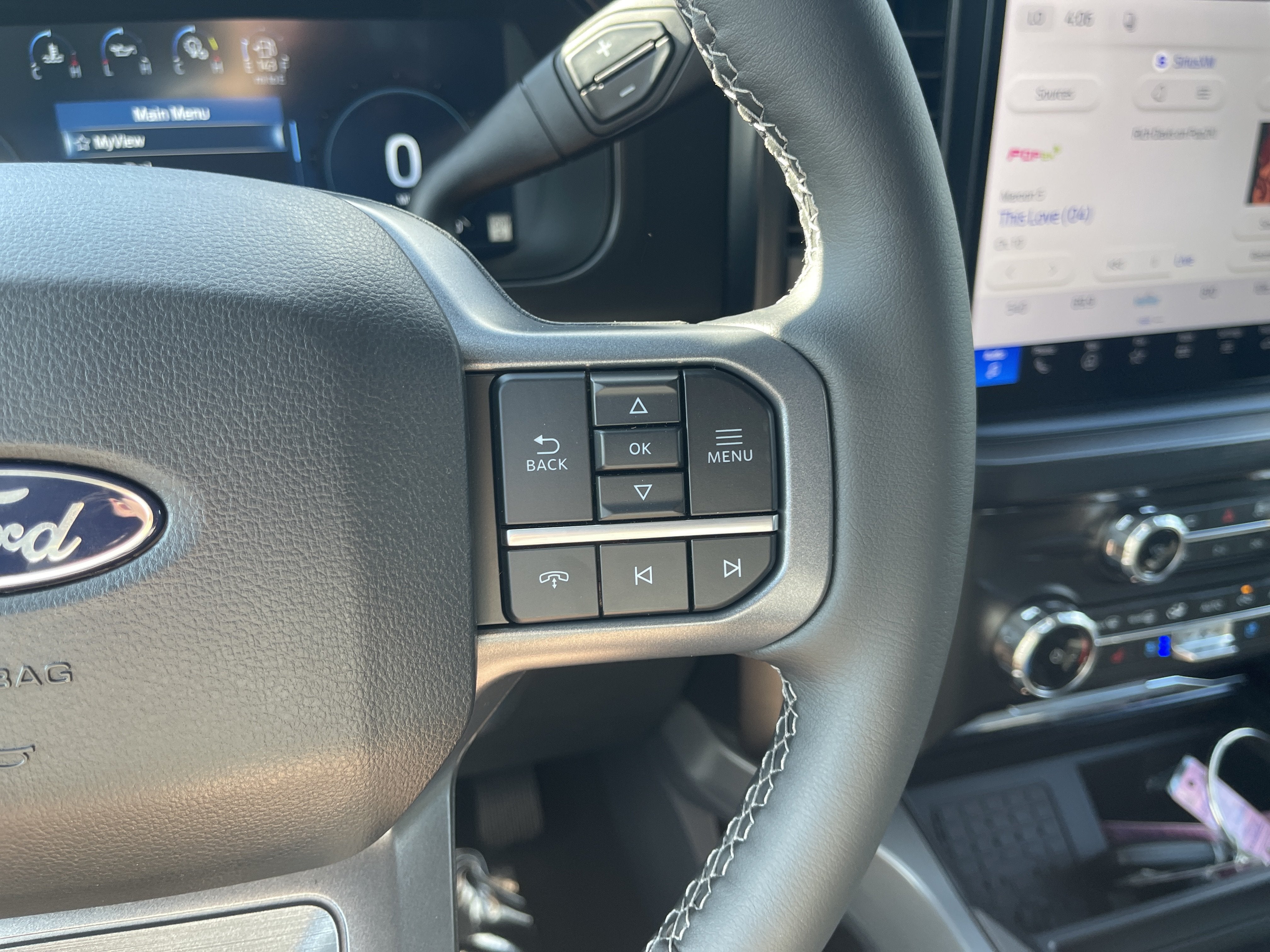 2027 Ford Super Duty F-350 DRW F-350® Lariat®
