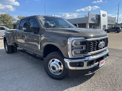 2027 Ford Super Duty F-350 DRW F-350® Lariat®