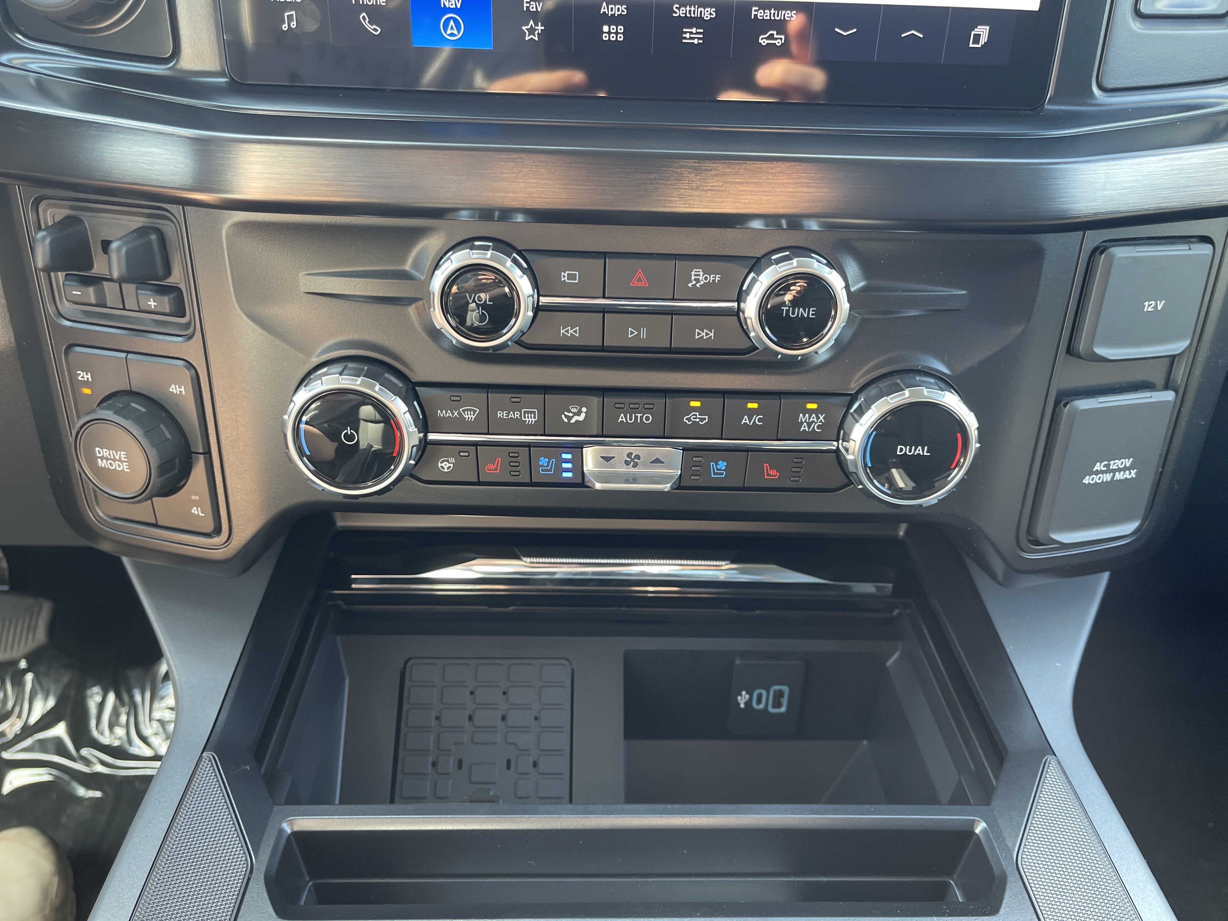 2027 Ford Super Duty F-350 DRW F-350® Lariat®
