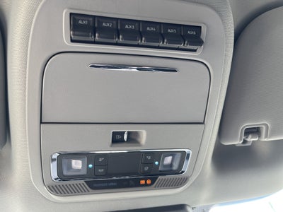 2027 Ford Super Duty F-350 DRW F-350® Lariat®