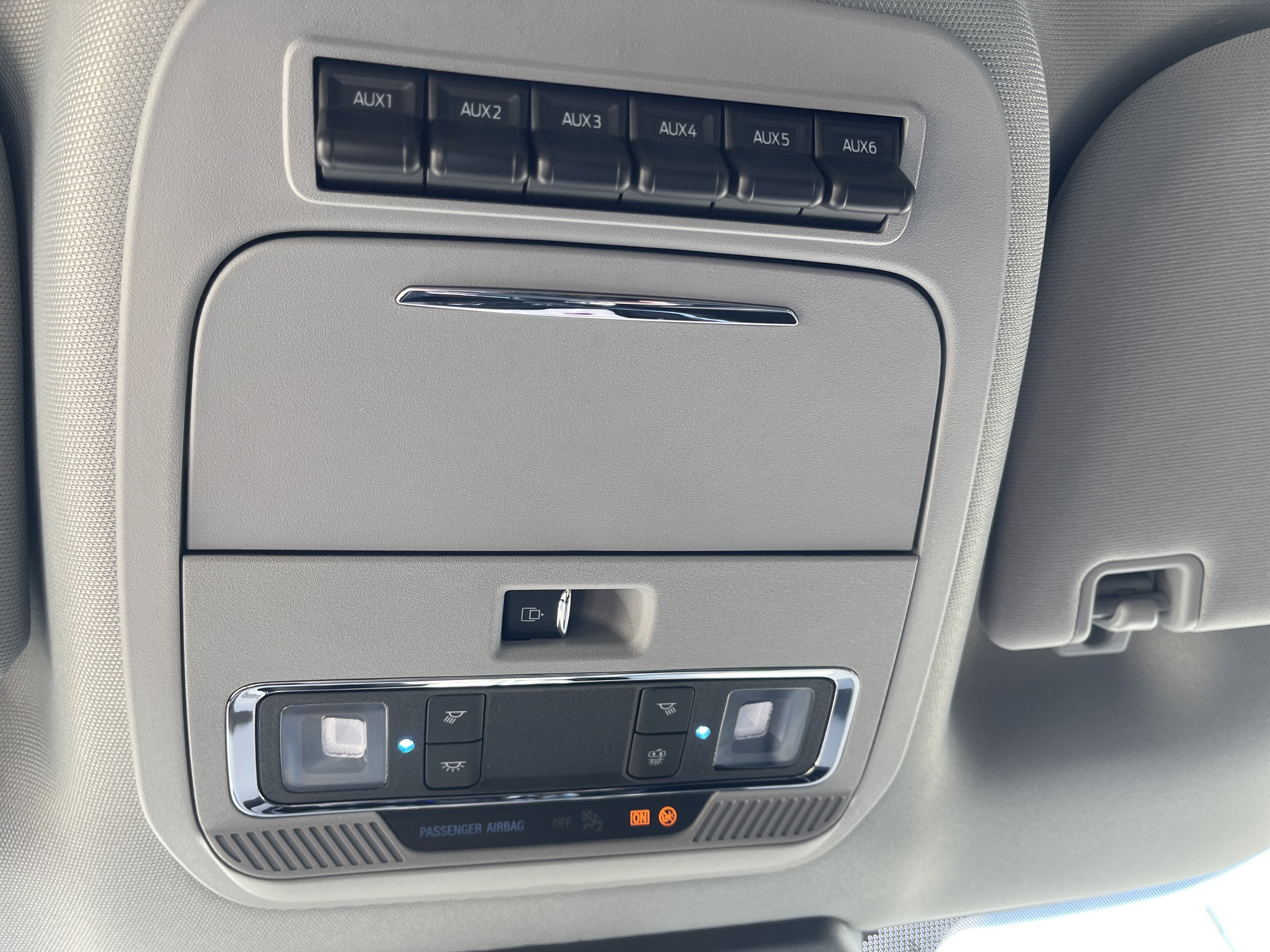 2027 Ford Super Duty F-350 DRW F-350® Lariat®